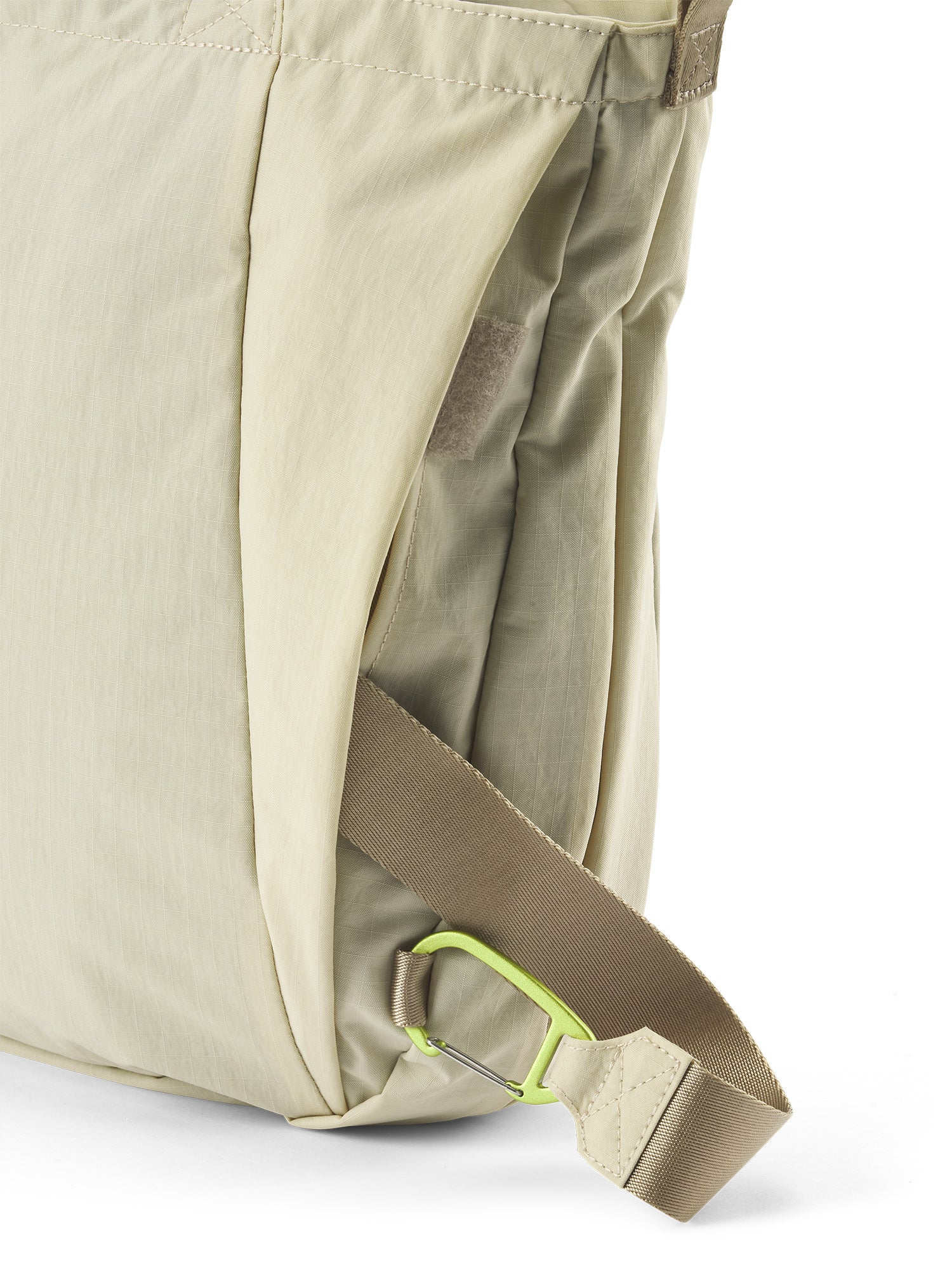 AEVOR-Bike-Shopper-Off-White-closeup