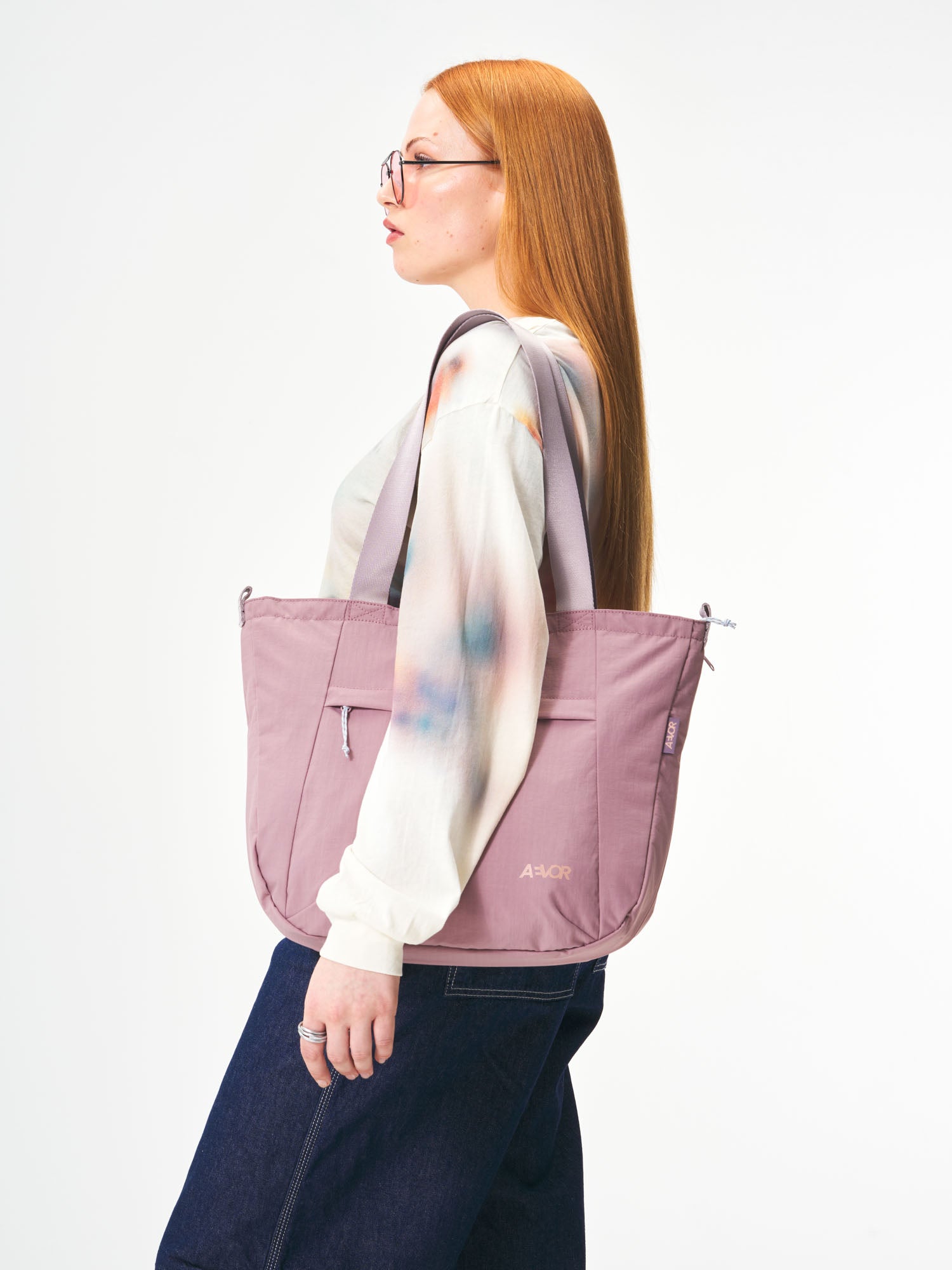 AEVOR-Bike-Shopper-Rosewood-model-female-front