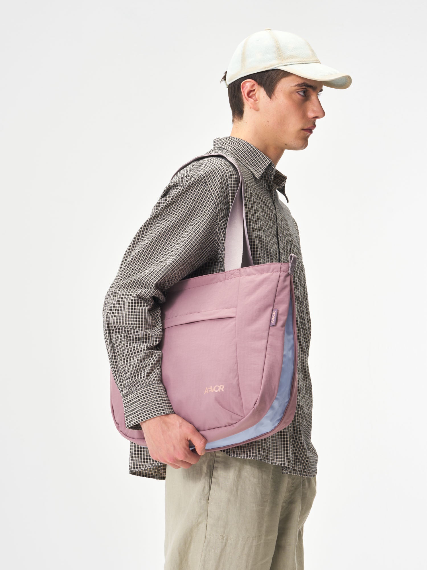 AEVOR-Bike-Shopper-Rosewood-model-male-front