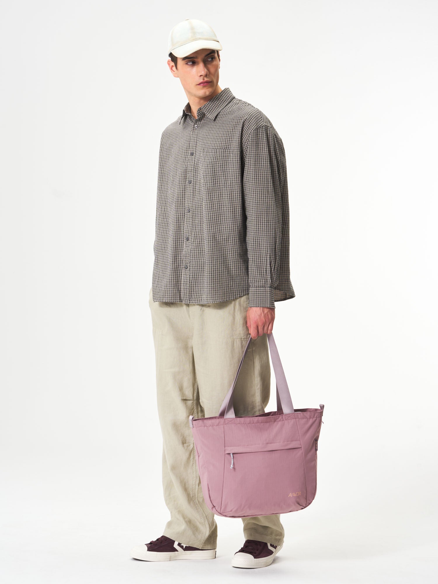 AEVOR-Bike-Shopper-Rosewood-model-male-front