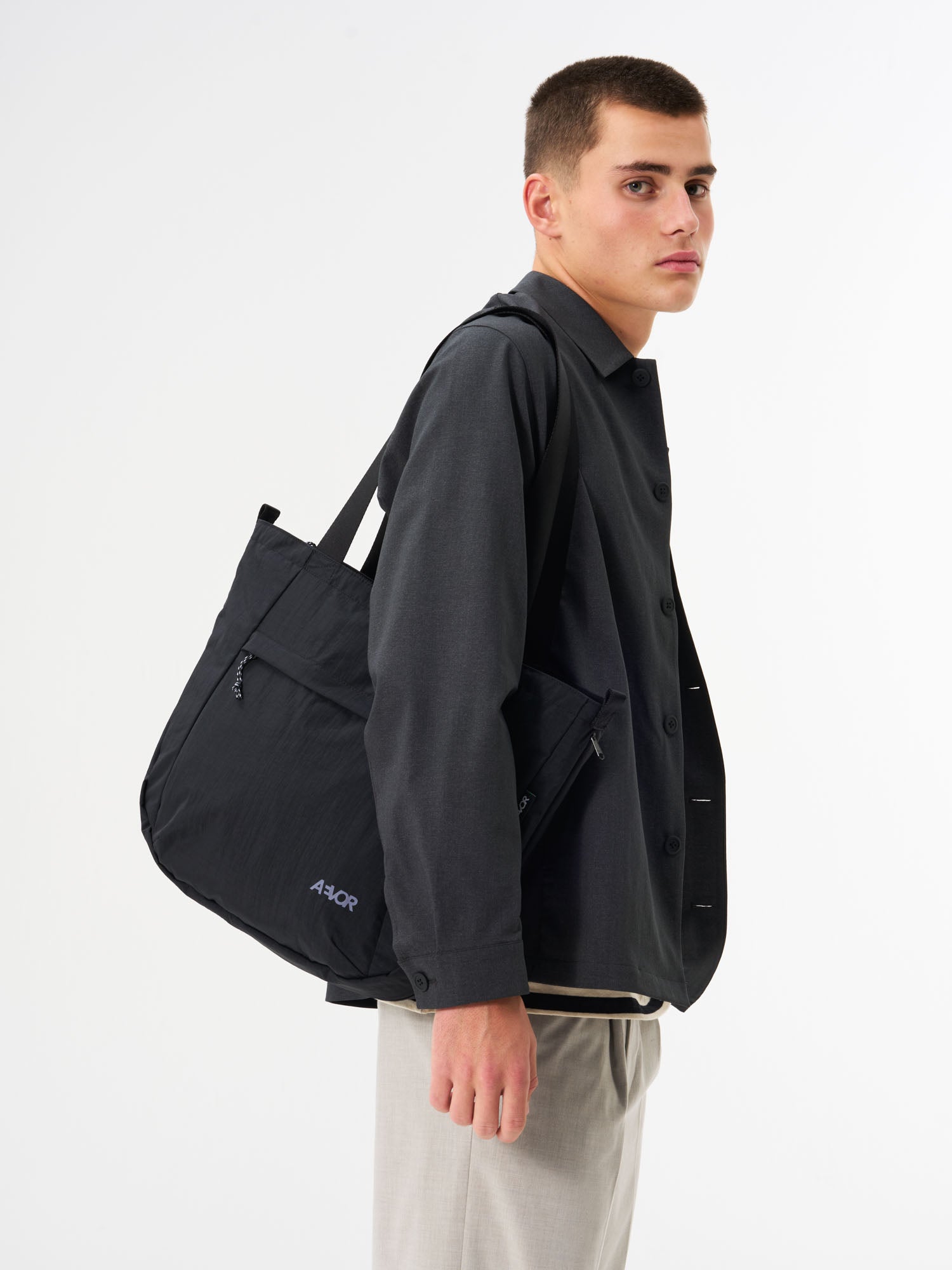 AEVOR-Bike-Shopper-Black-model-front