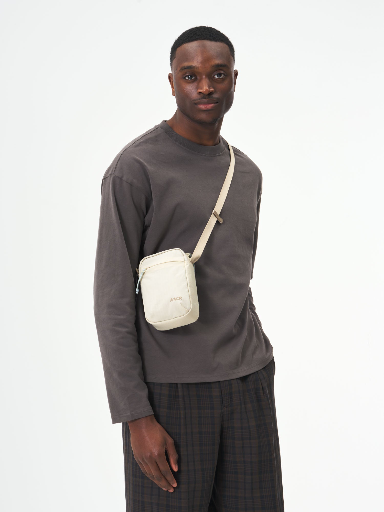 AEVOR-Easy-Ride-Pouch-Off-White-model-male-front