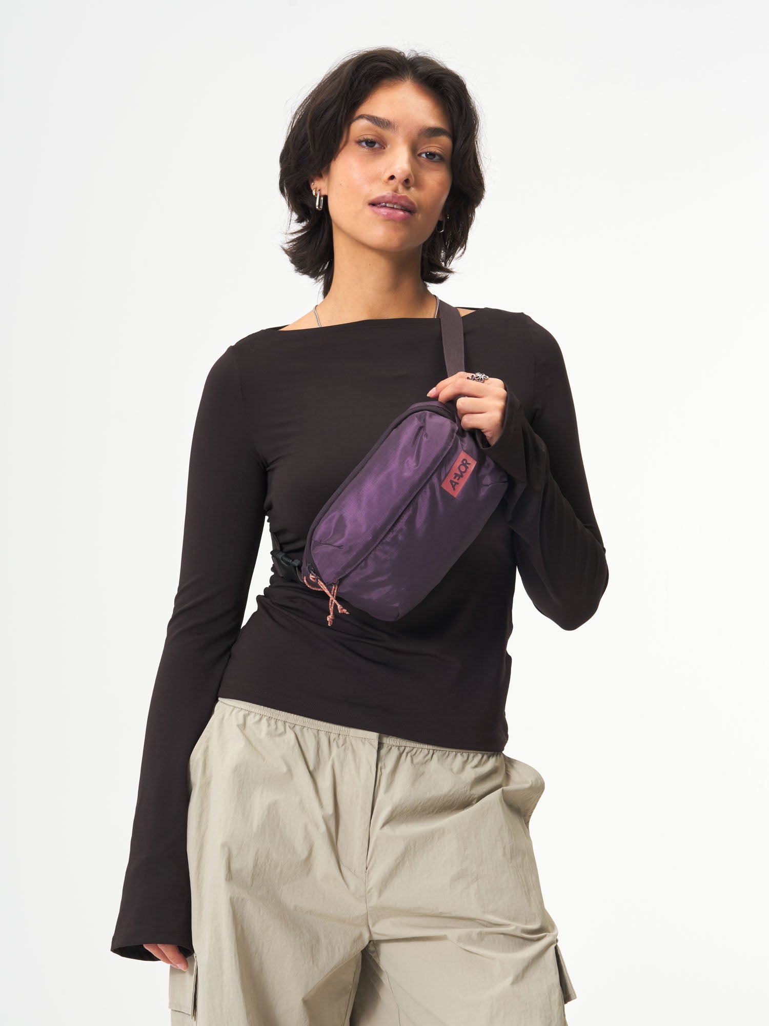 AEVOR-Hip-Bag-Ease-Ripstop-Oxy-Purple-model-female-front