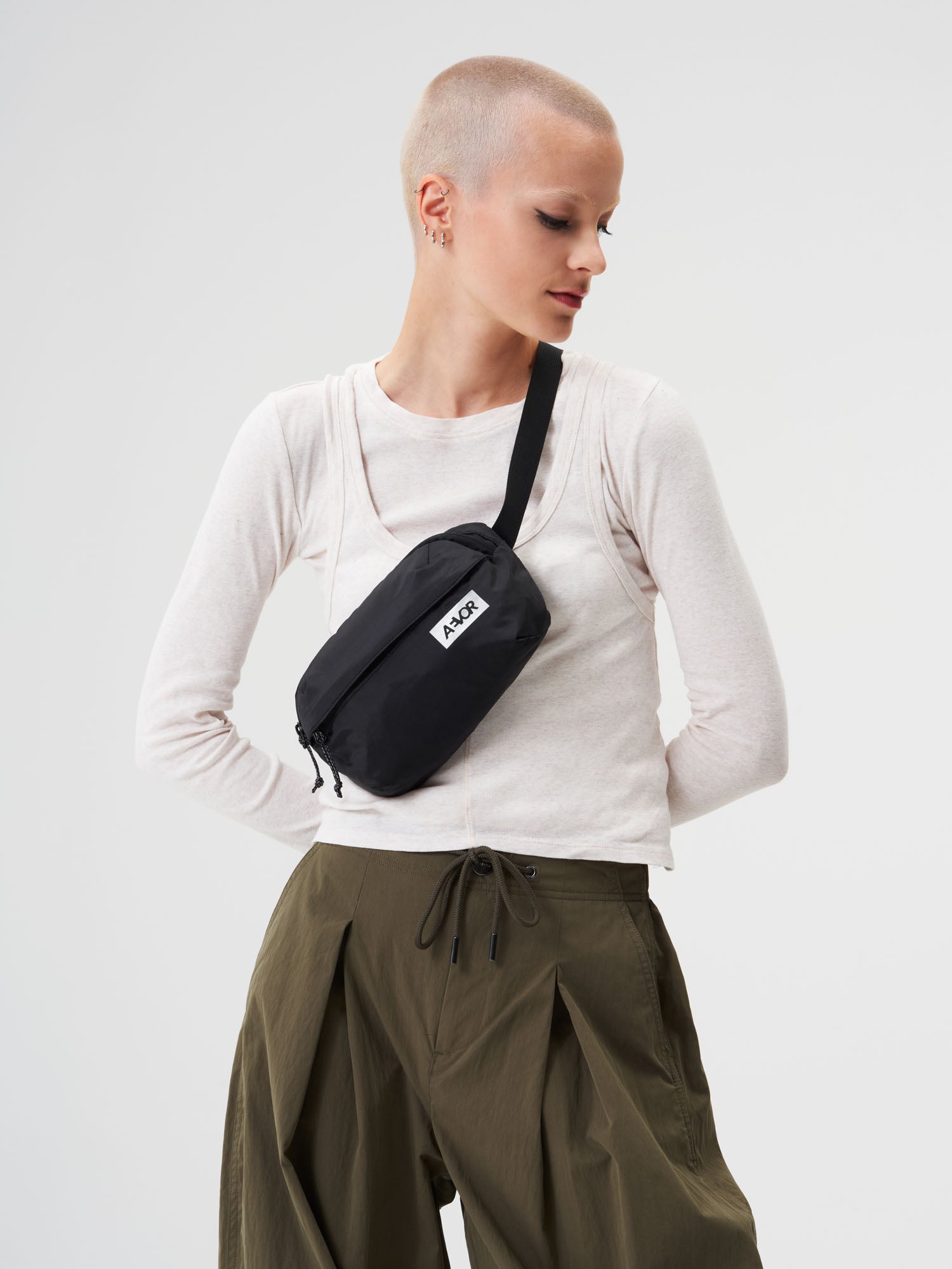 AEVOR-Hip-Bag-Ease-Ripstop-Black-model-female-front