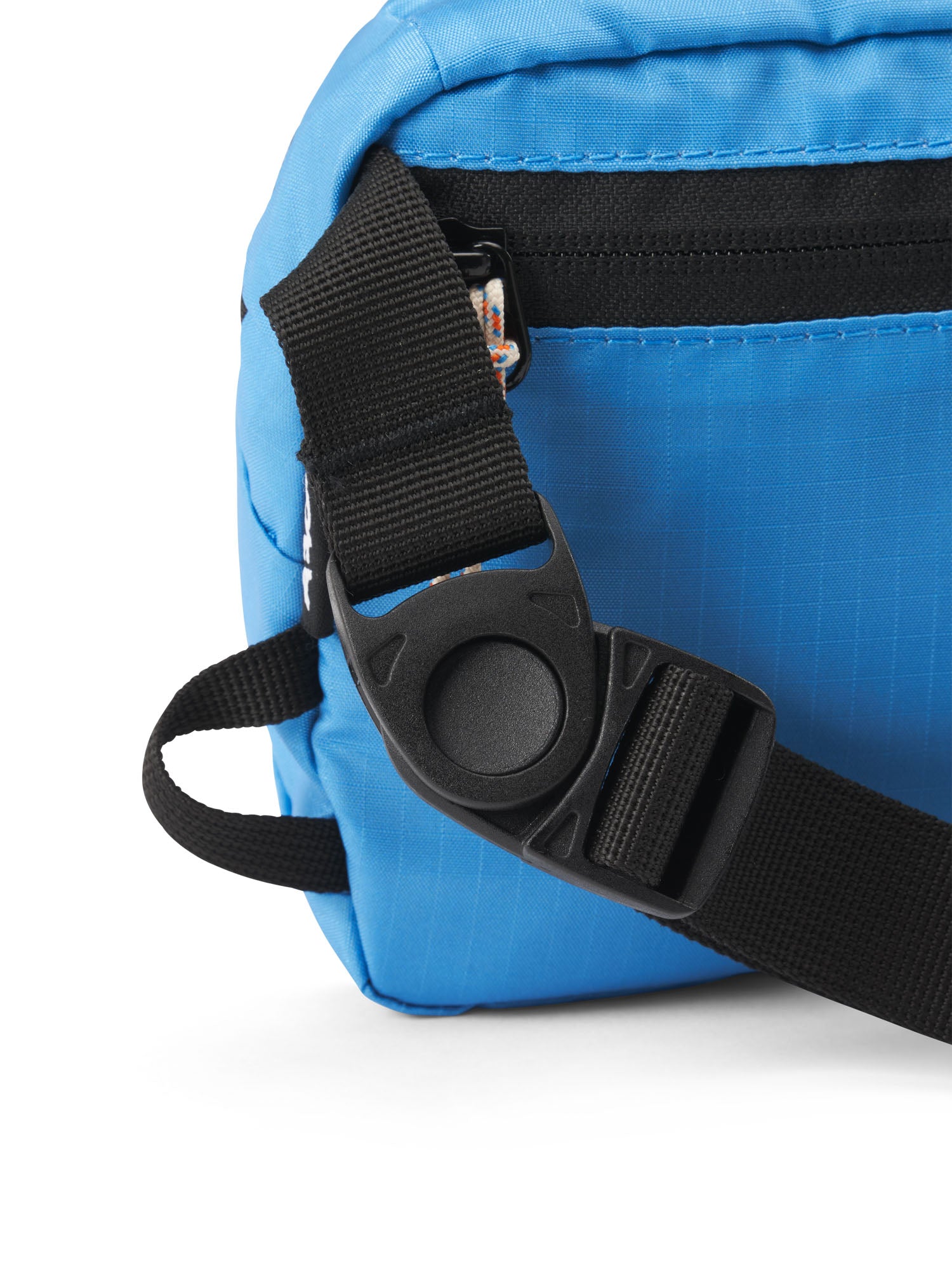 AEVOR-Hip-Bag-Move-Ripstop-Retro-Blue-closeup-details