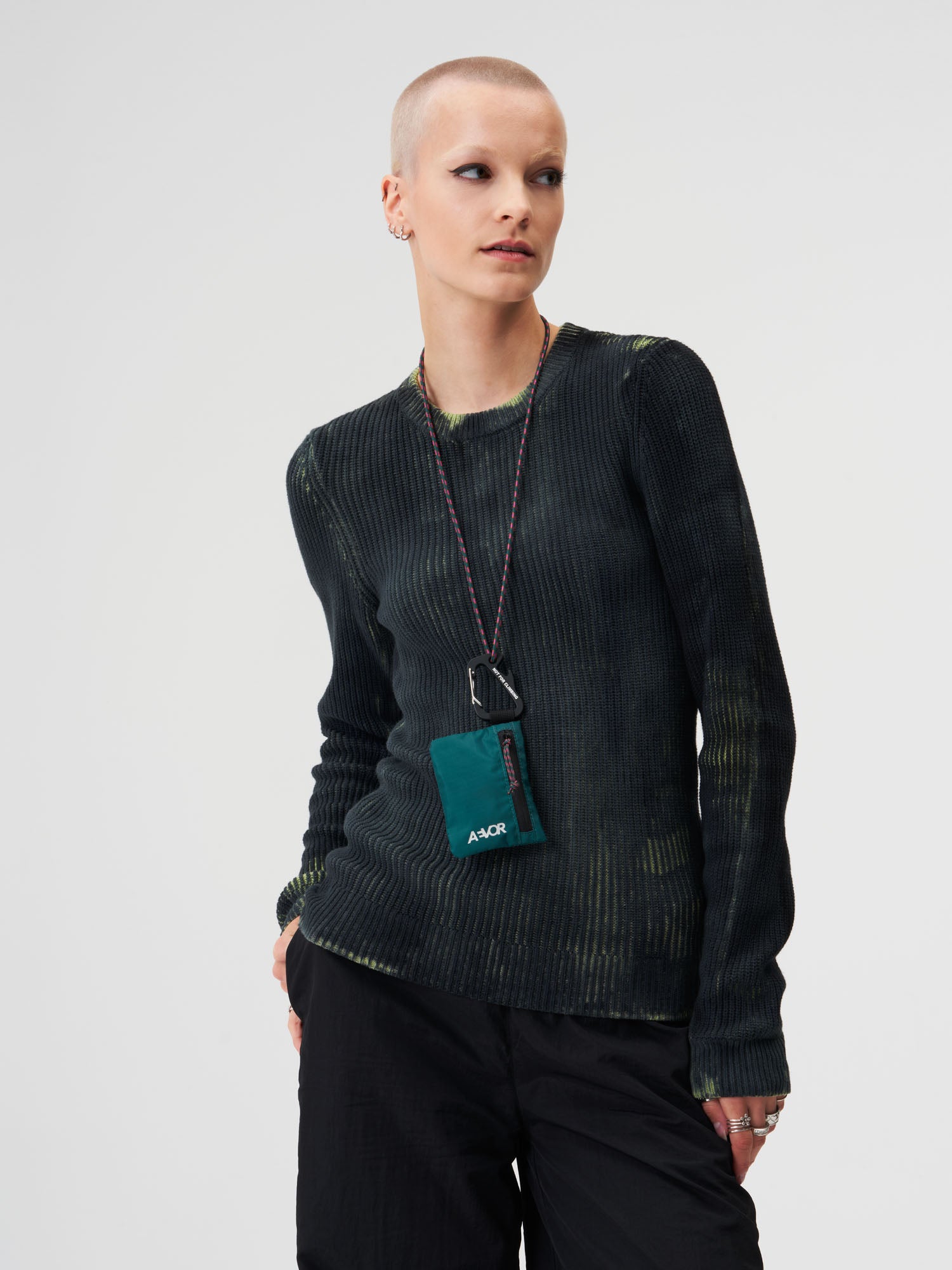 AEVOR-Explore-Wallet-Ripstop-Evergreen-model-female-front