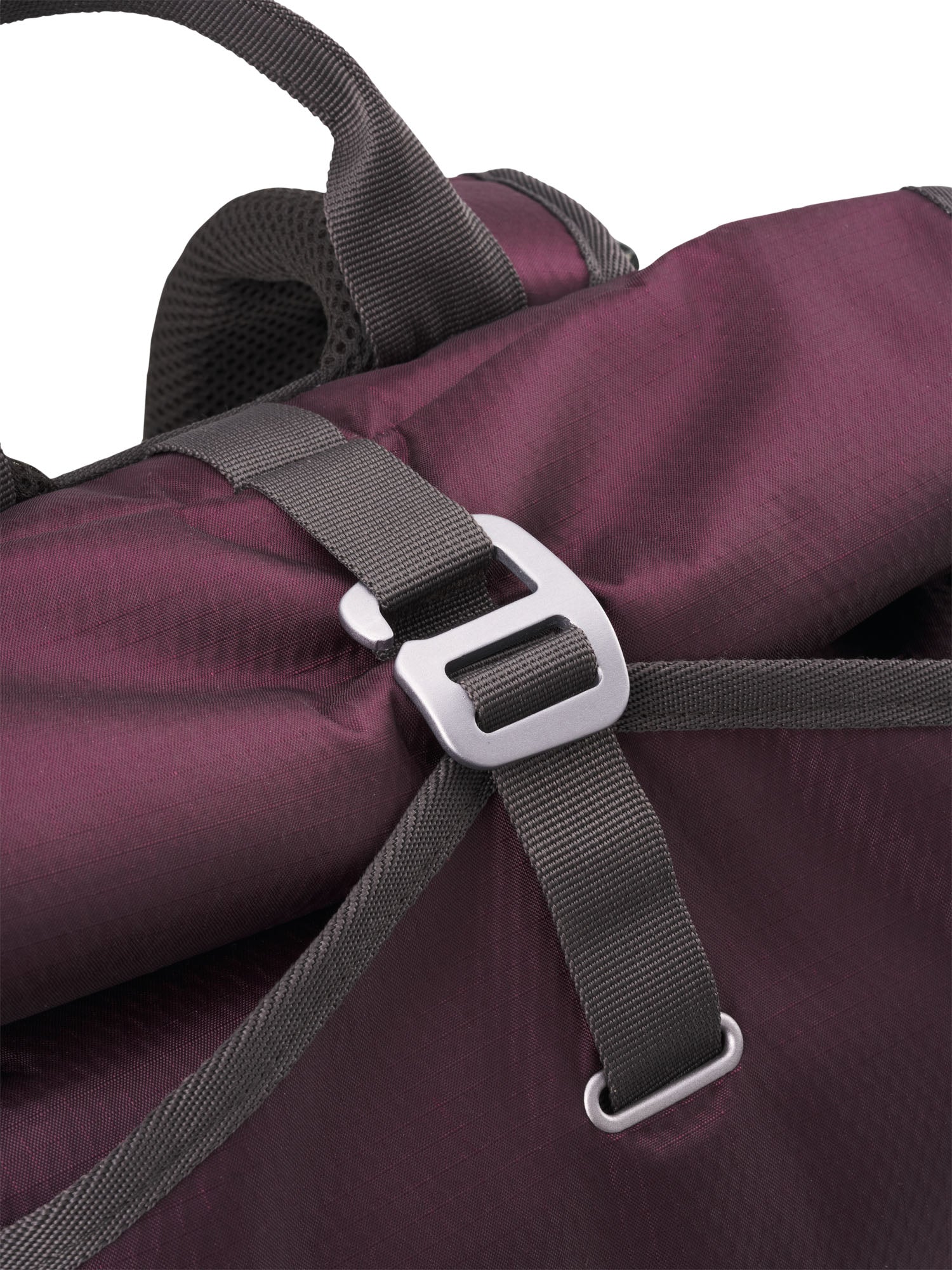 AEVOR-Roll-Pack-Proof-Cherry-Gateau-closeup-details