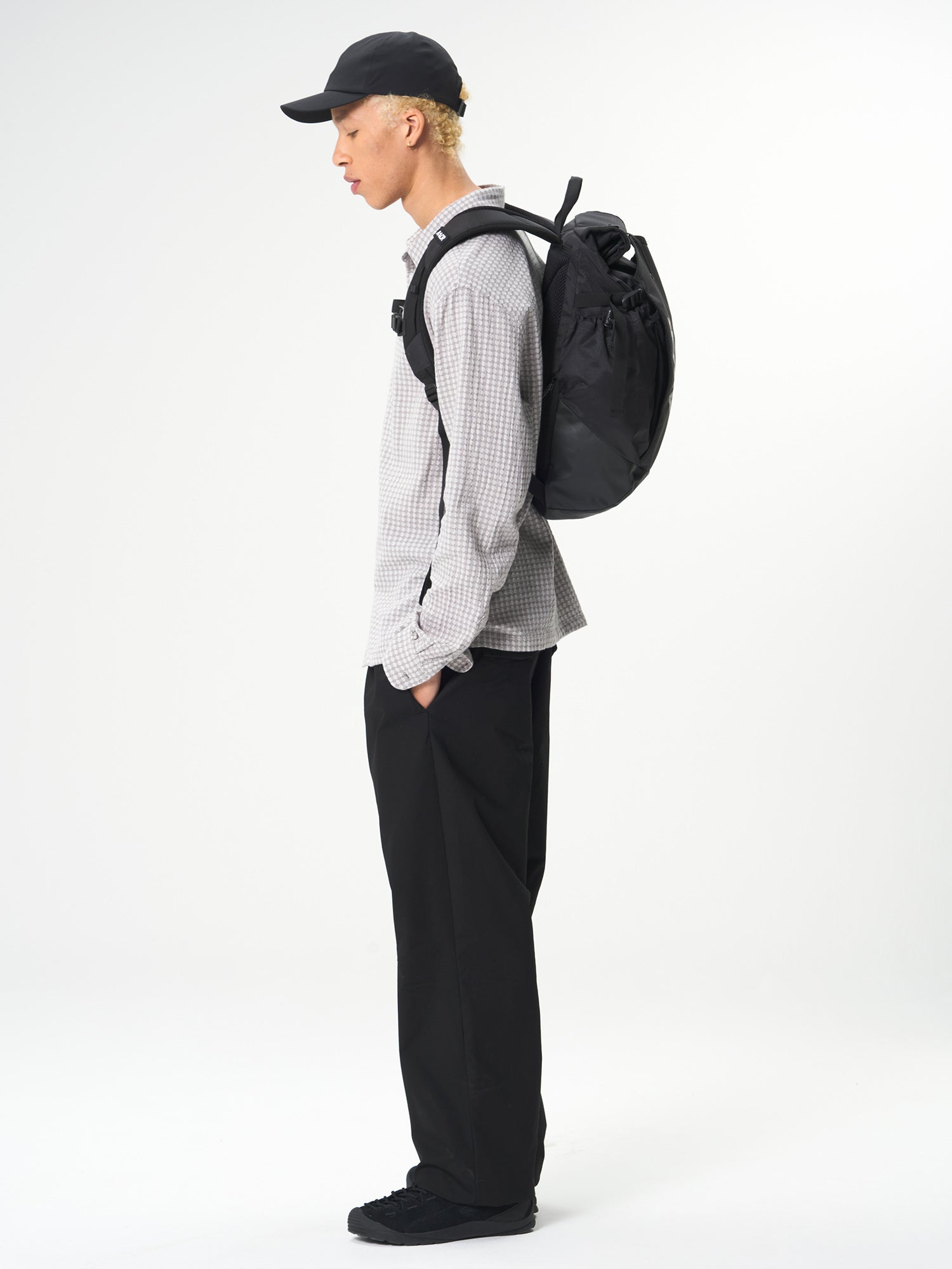 AEVOR-Rollpack-Proof-Black-model-side
