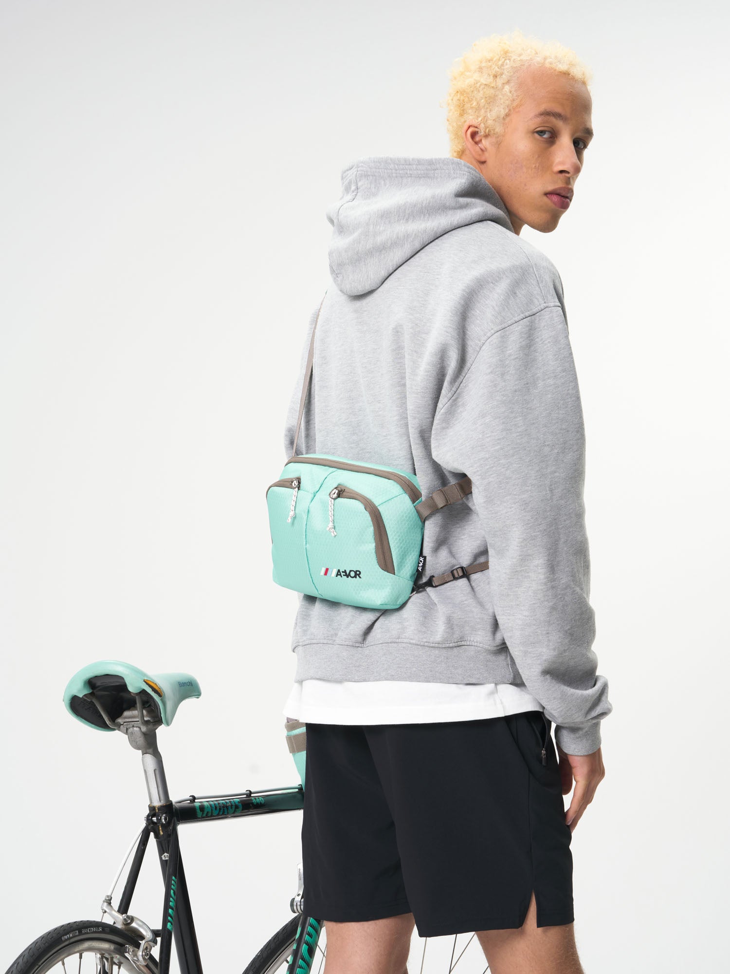 AEVOR-Sacoche-Bag-Proof-Green-Blue-model-male-front