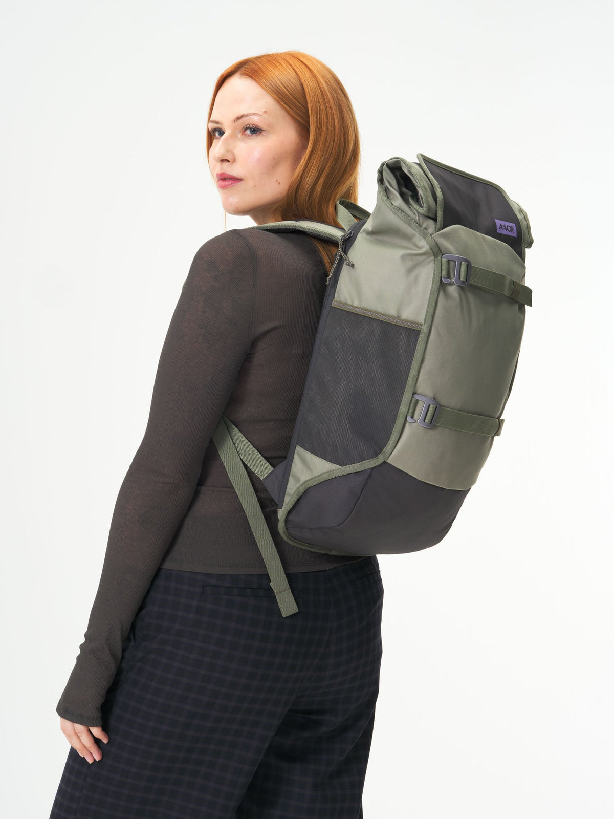 AEVOR-Trip-Pack-Violett-Sage-model-female-side