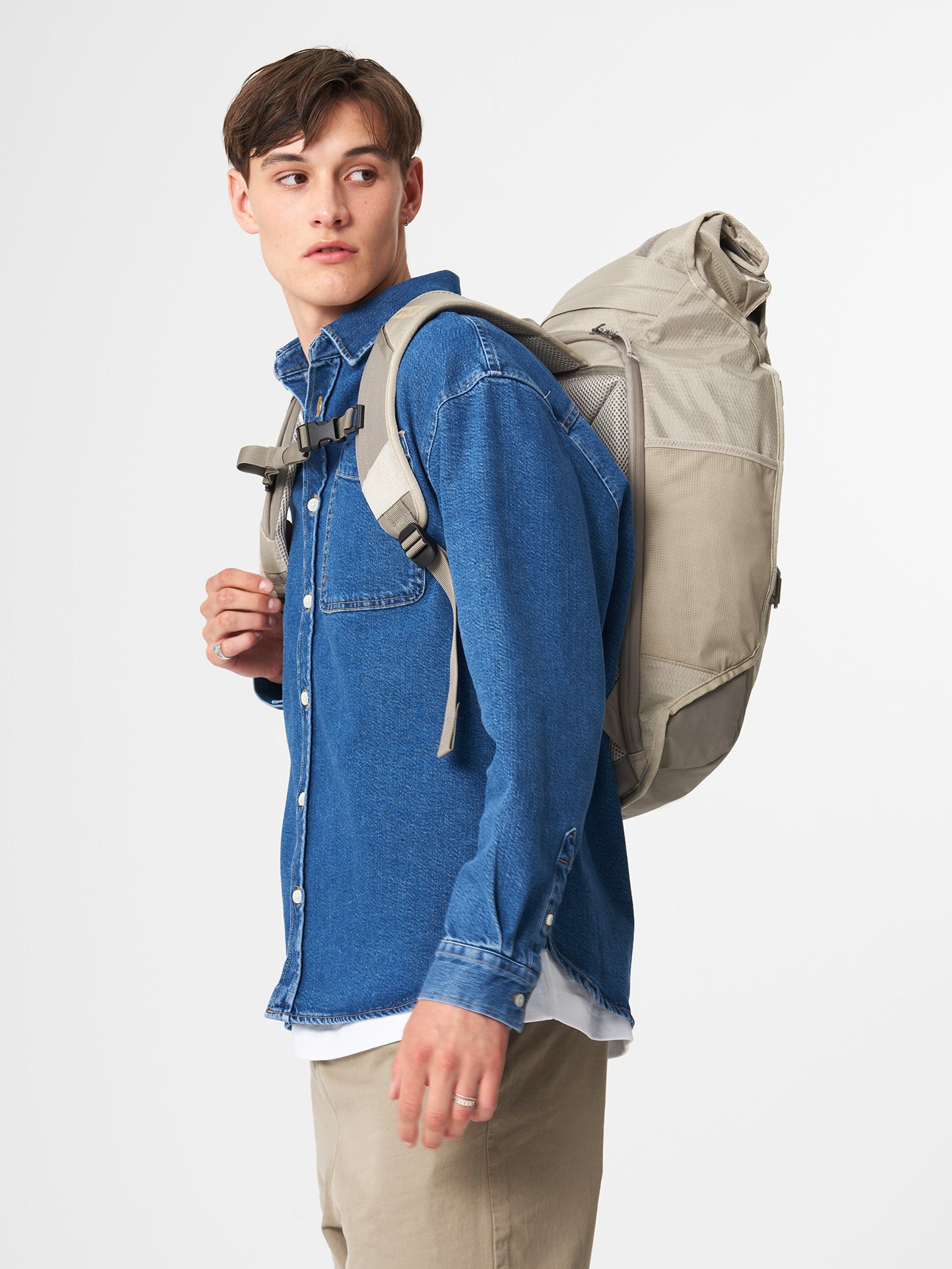 AEVOR-Trip-Pack-Proof-Venus-model-side