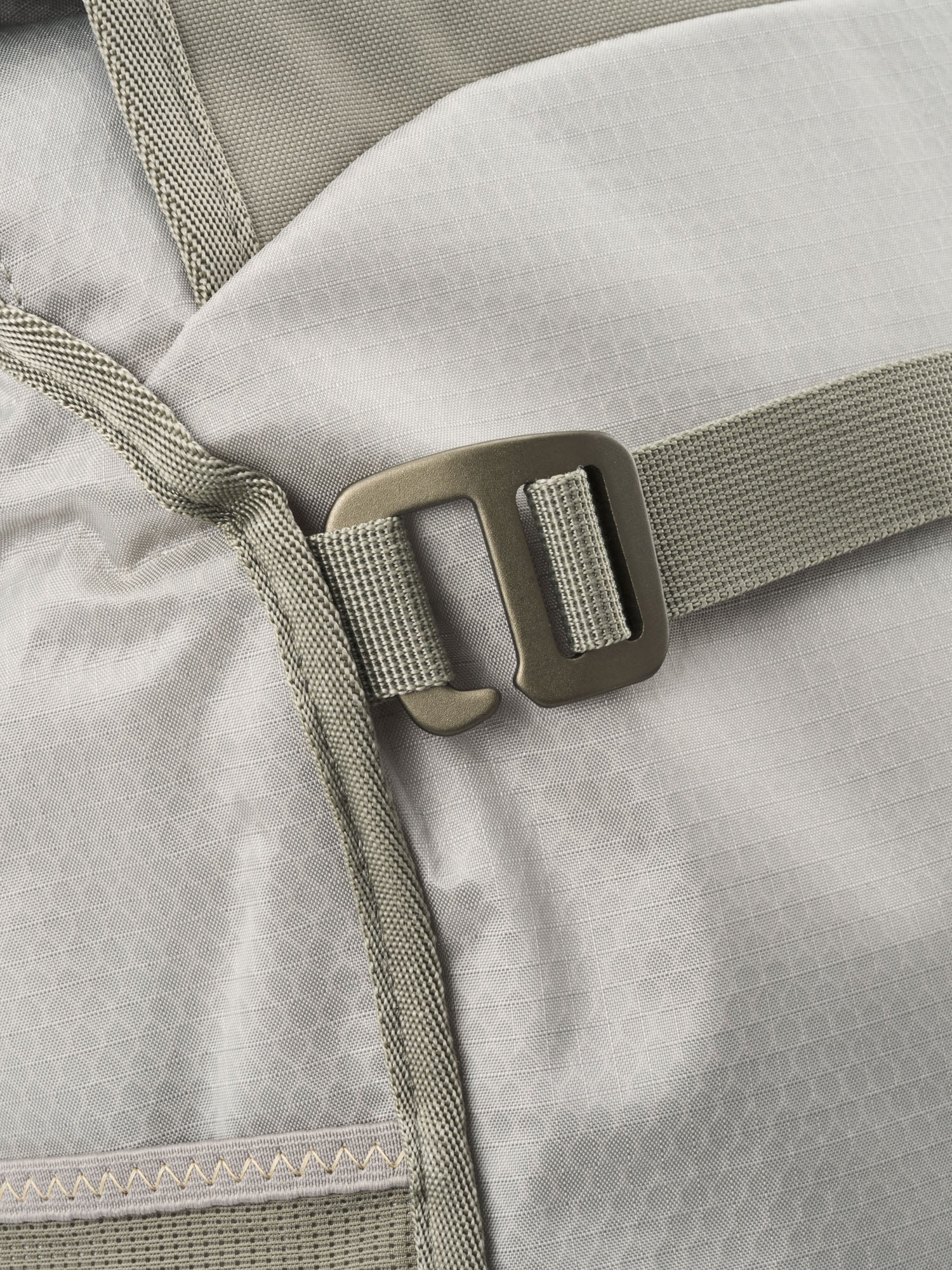 AEVOR-Trip-Pack-Proof-Sesame-Olive-closeup-details