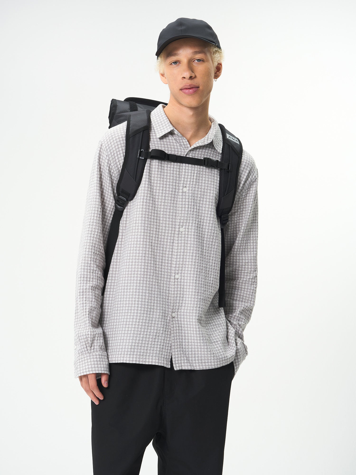 AEVOR-Trip-Pack-Proof-Black-model-back