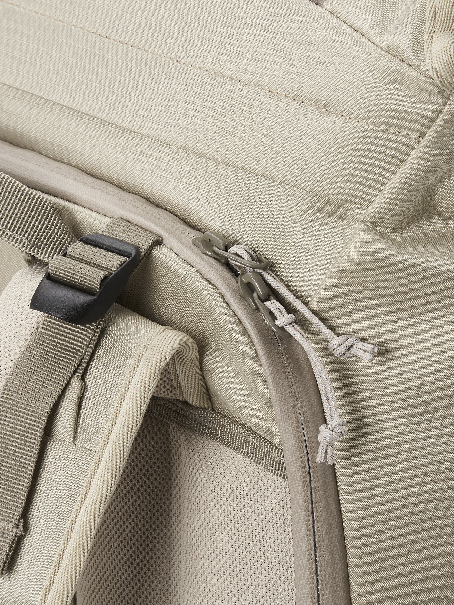 AEVOR-Travel-Pack-Proof-Venus-detail