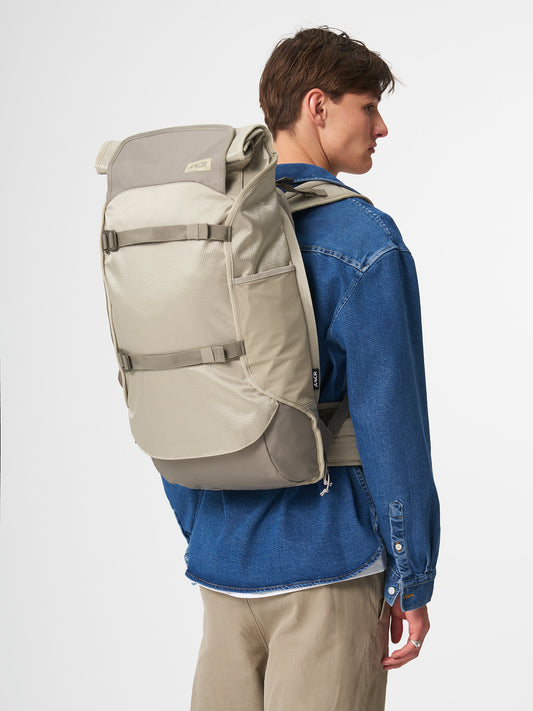 AEVOR-Travel-Pack-Proof-Venus-model-front