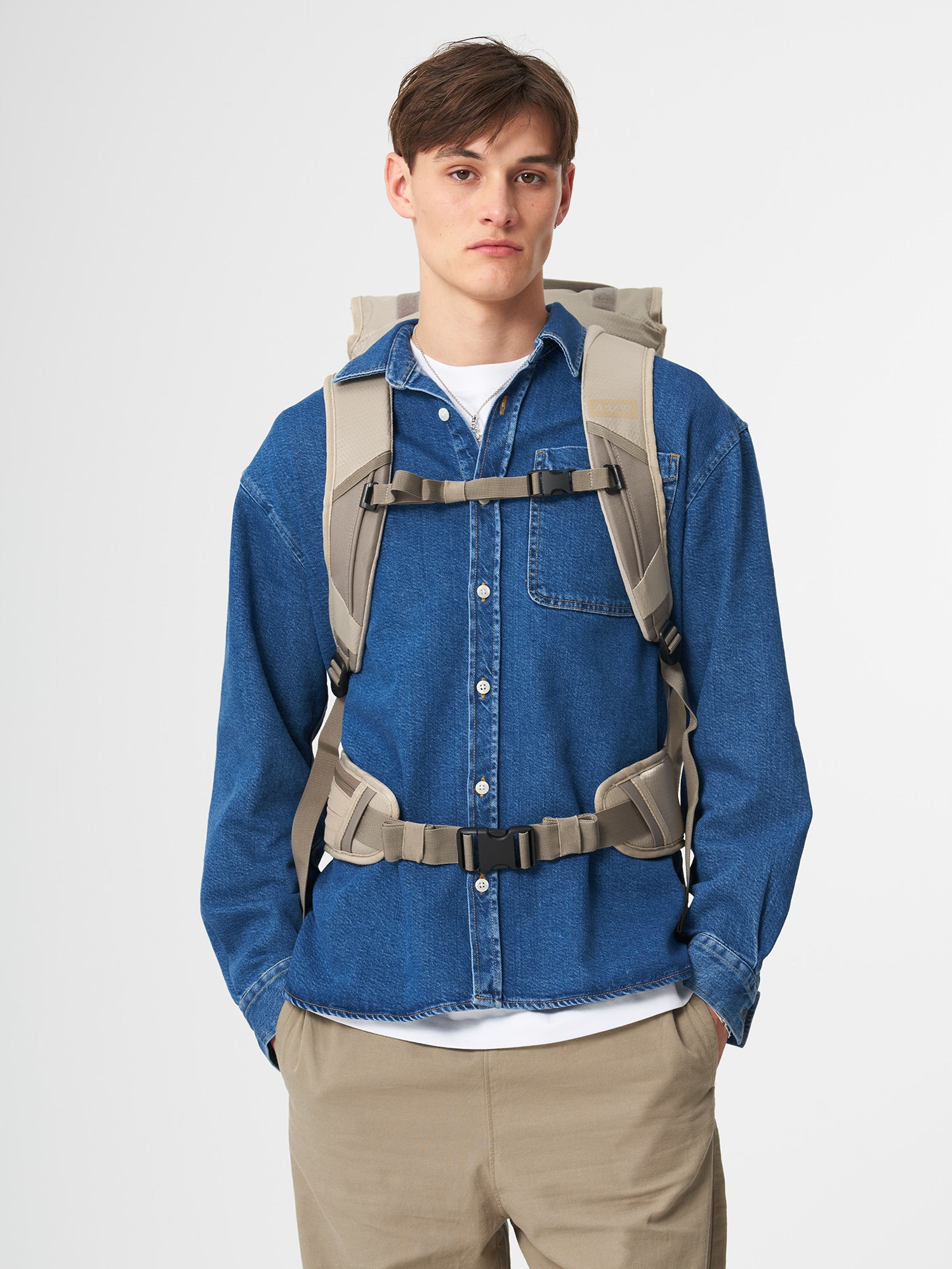 AEVOR-Travel-Pack-Proof-Venus-model-back