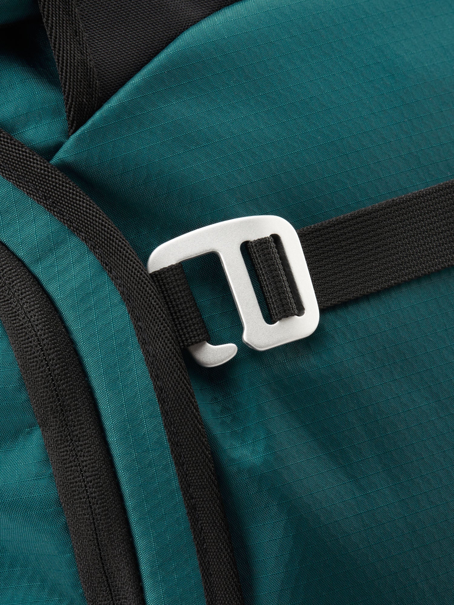 AEVOR-Travel-Pack-Proof-Evergreen-closeup-details
