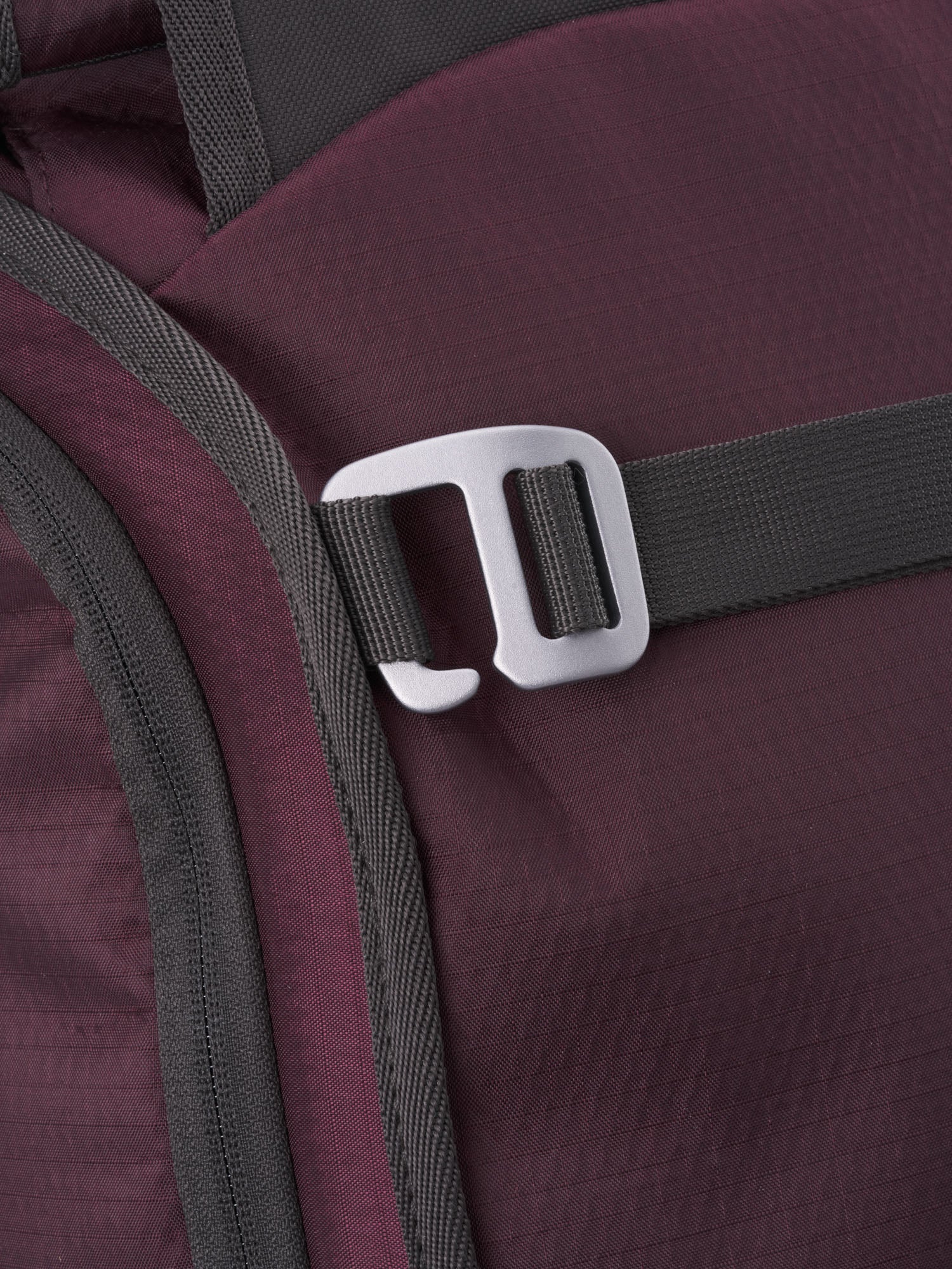 AEVOR-Travel-Pack-Proof-Cherry-Gateau-closeup-details