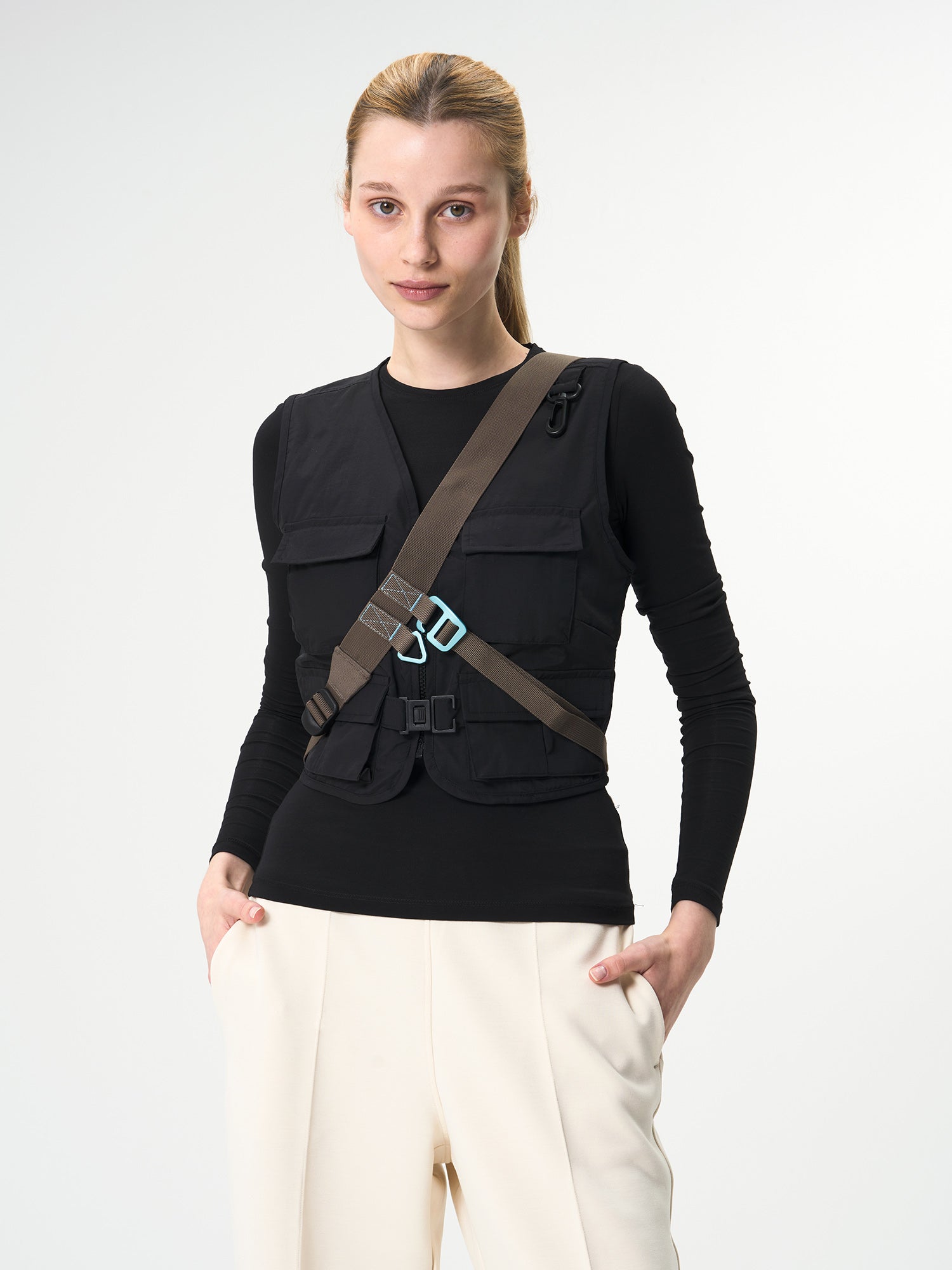 AEVOR-UT-Pouch-Utility-Coffee-Brown-model-back