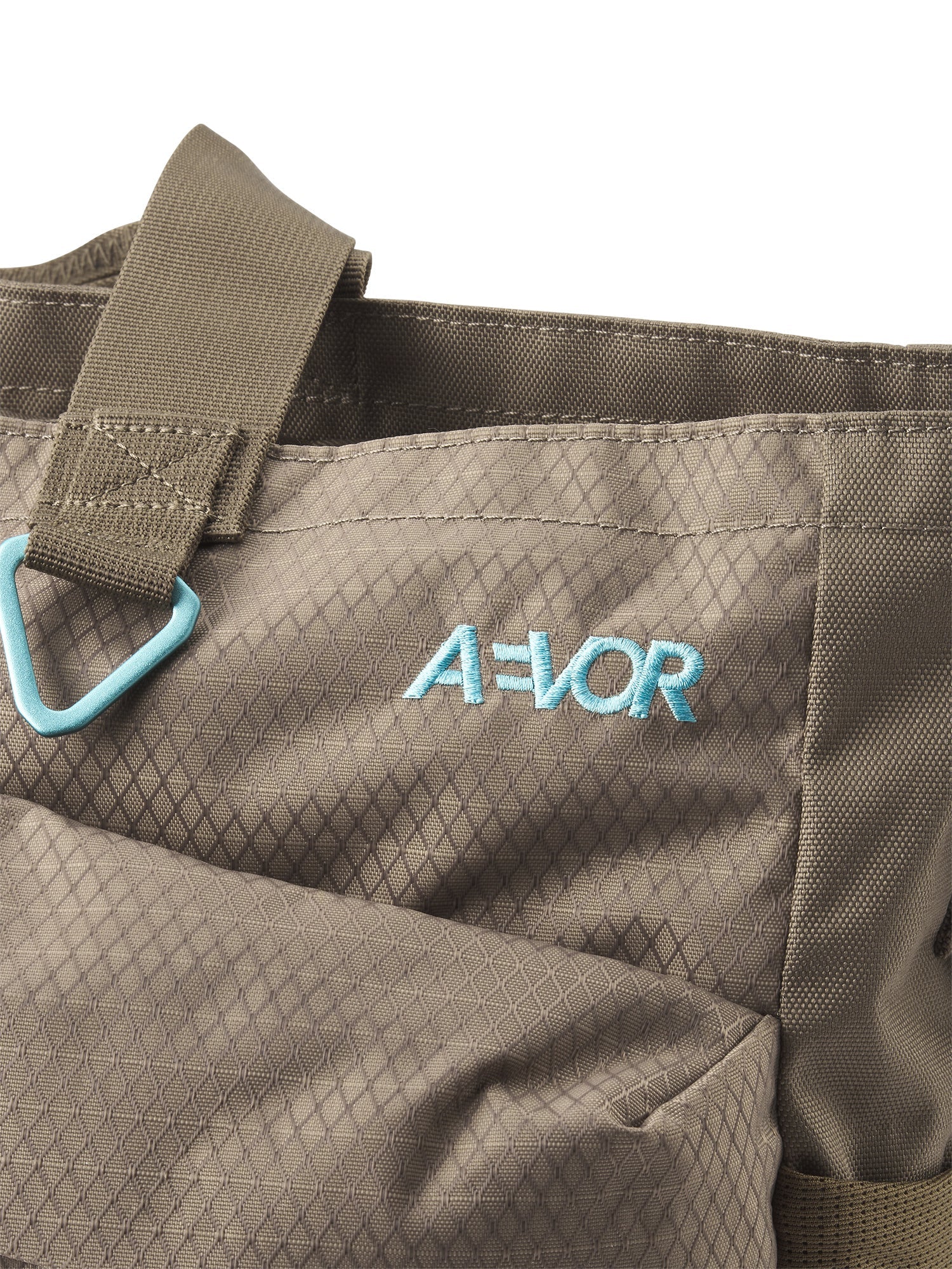 AEVOR-UT-Tote-Utility-Coffee-Brown-closeup