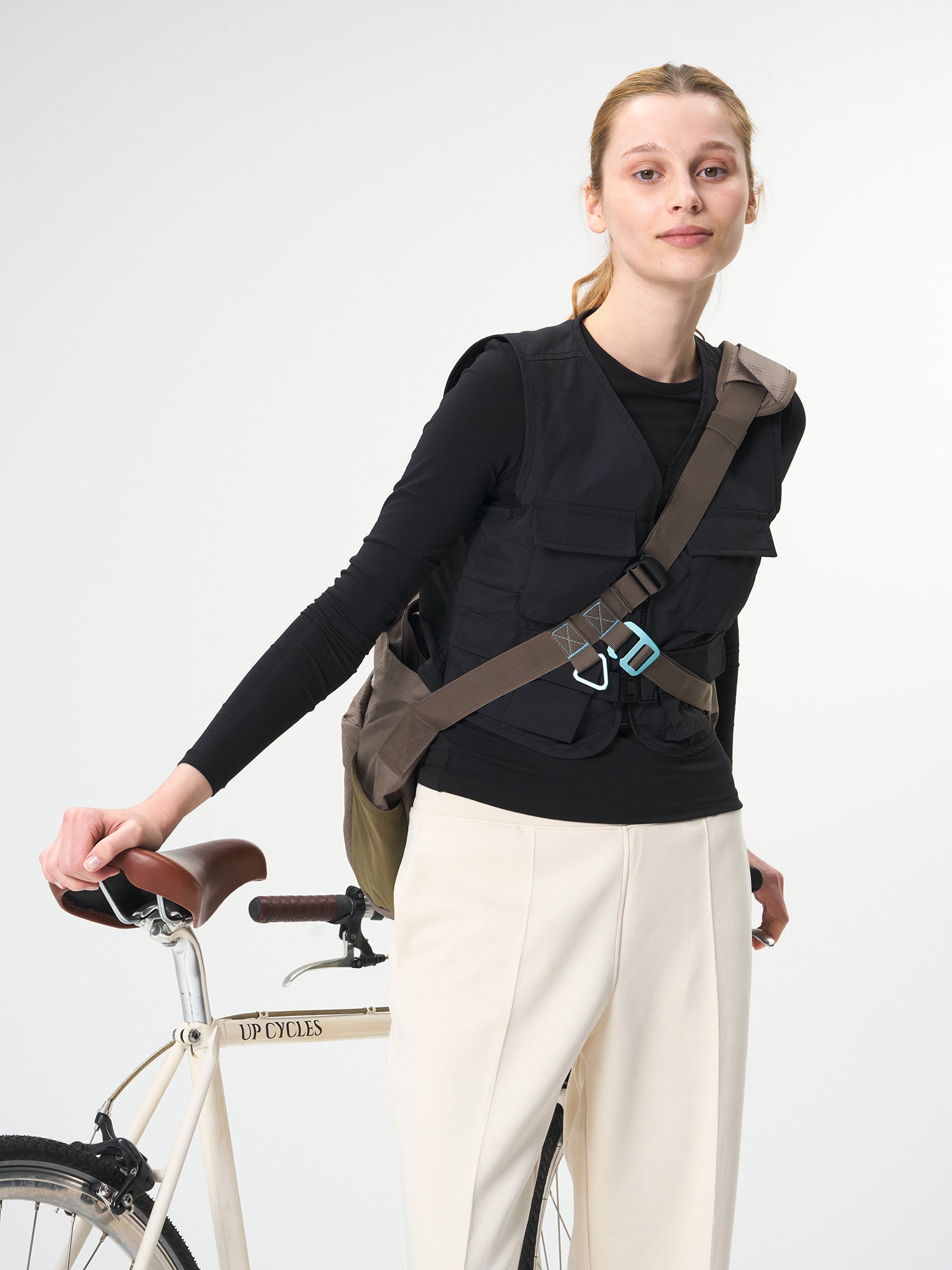 AEVOR-UT-Tote-Utility-Coffee-Brown-model-back