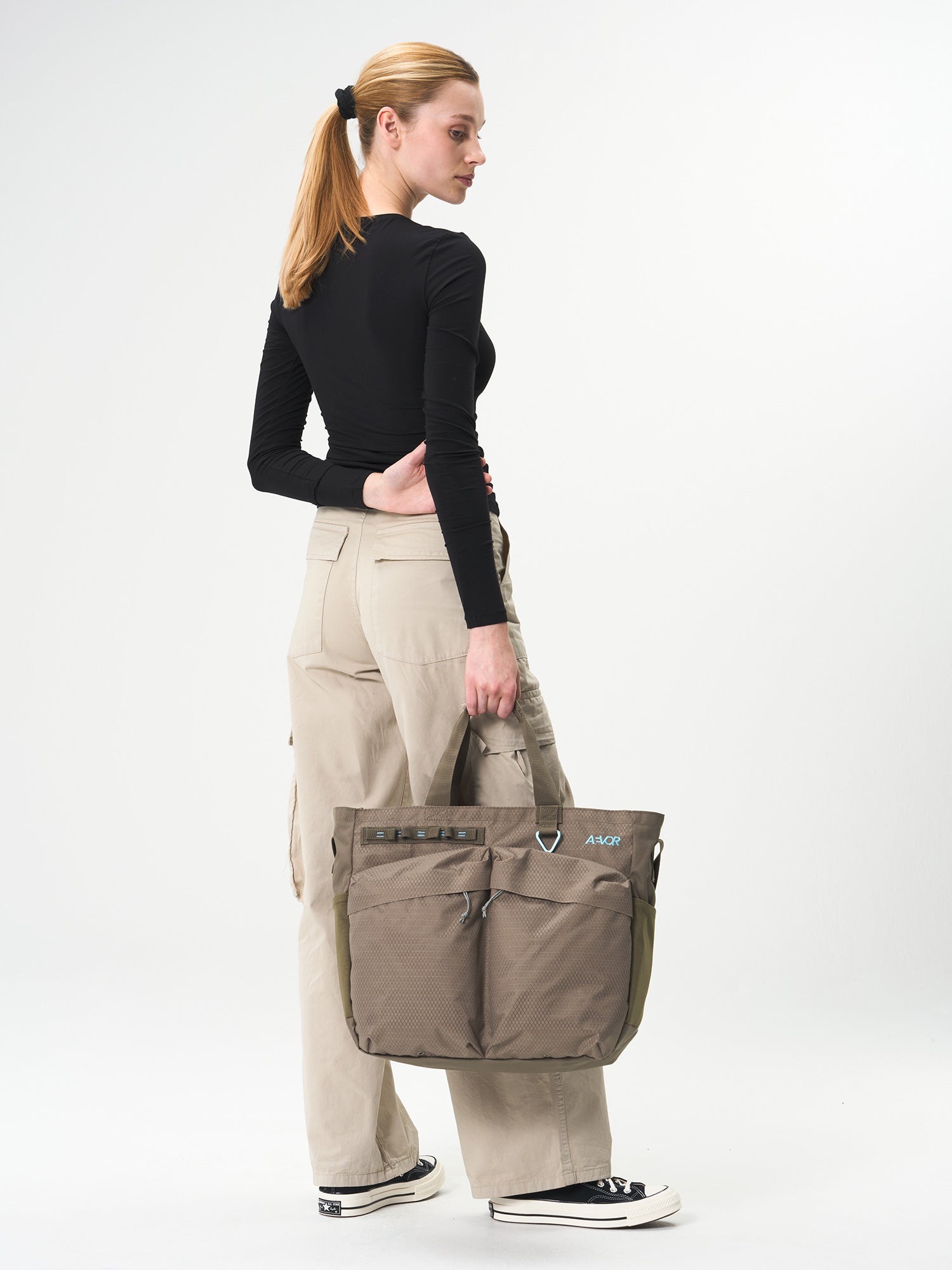 AEVOR-UT-Tote-Utility-Coffee-Brown-model-front