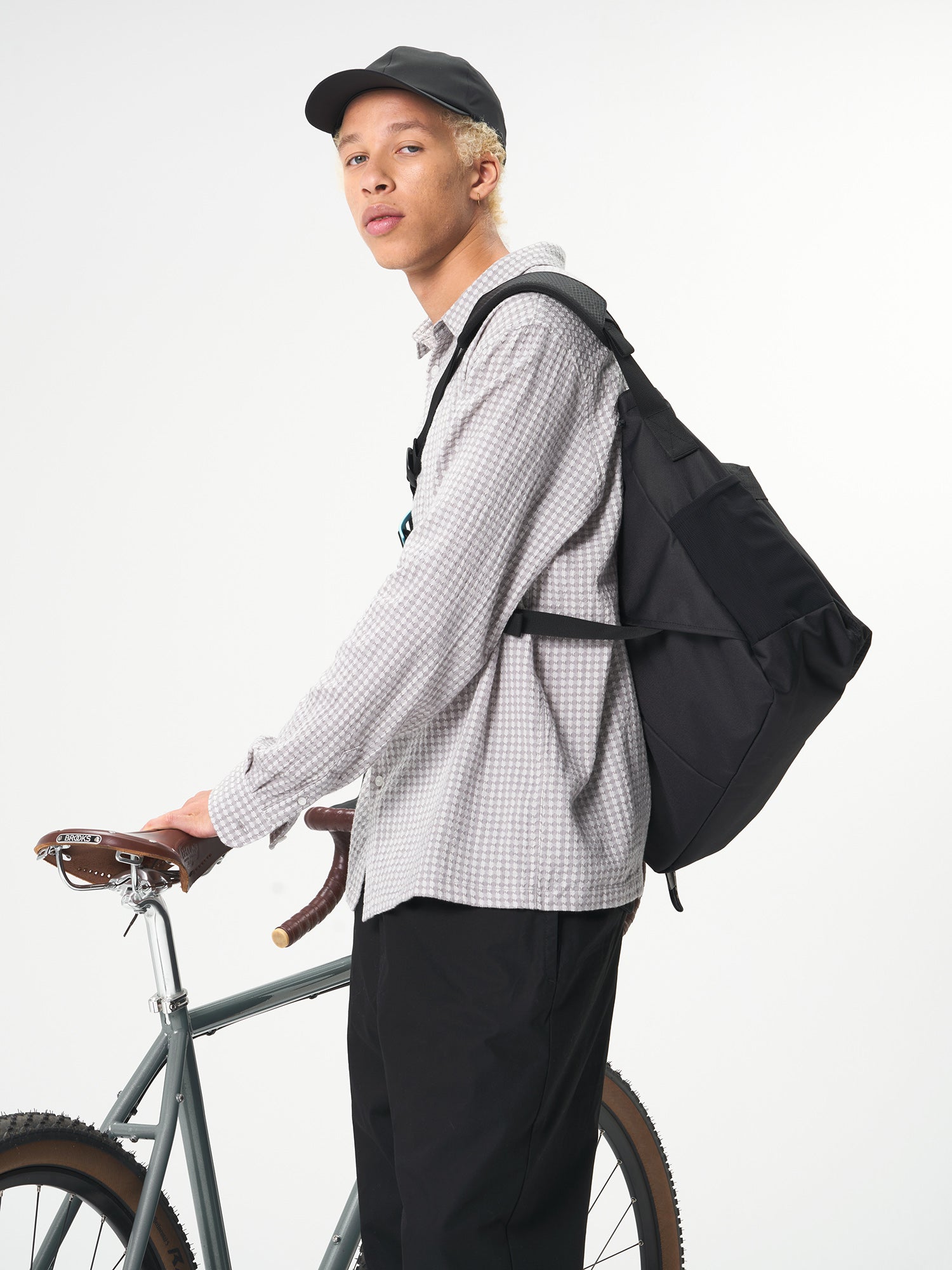 AEVOR-UT-Tote-Utility-Black-model-side
