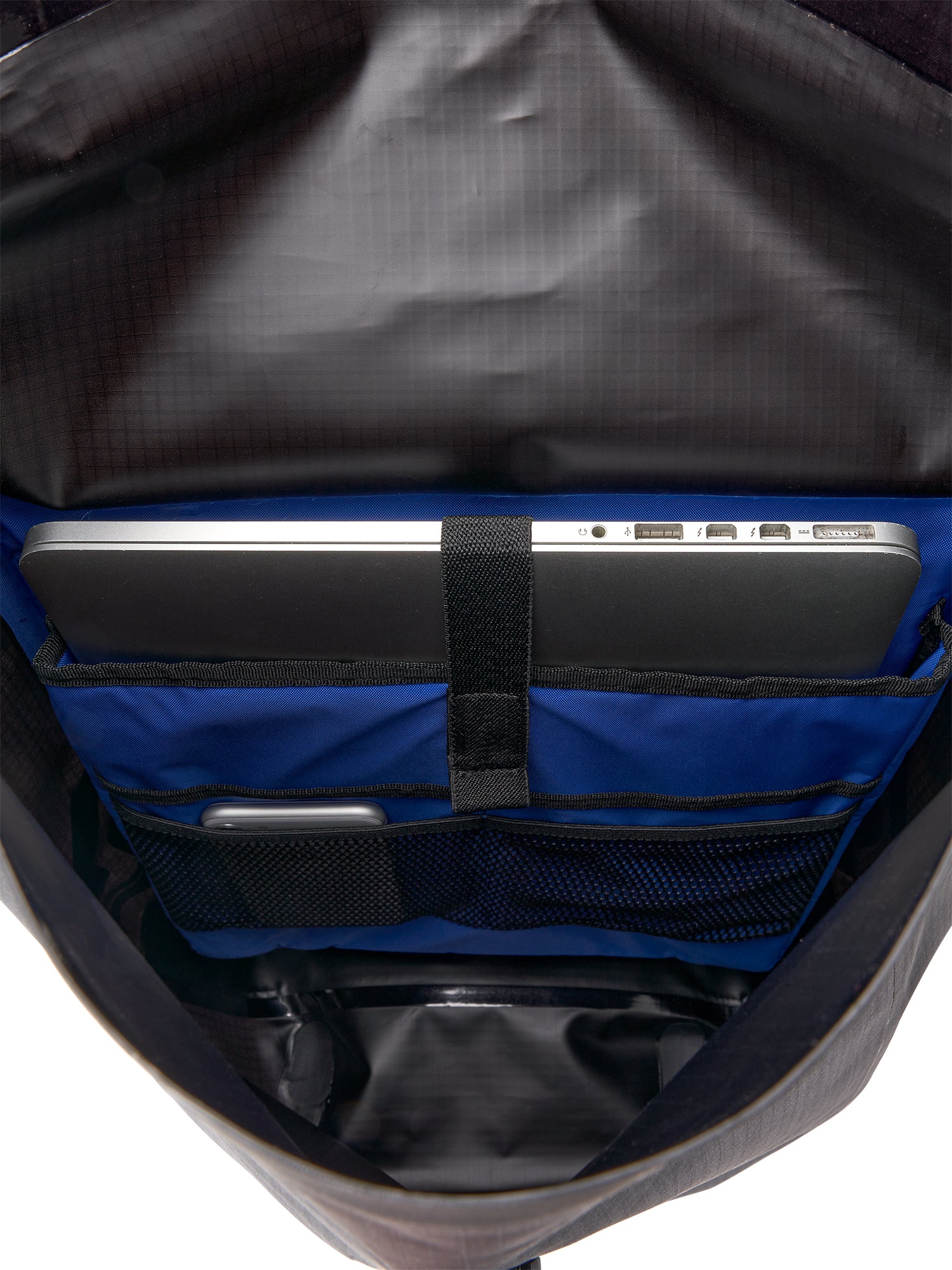 AEVOR-Pannier-Pack-Road-Proof-Black-openshot-detail