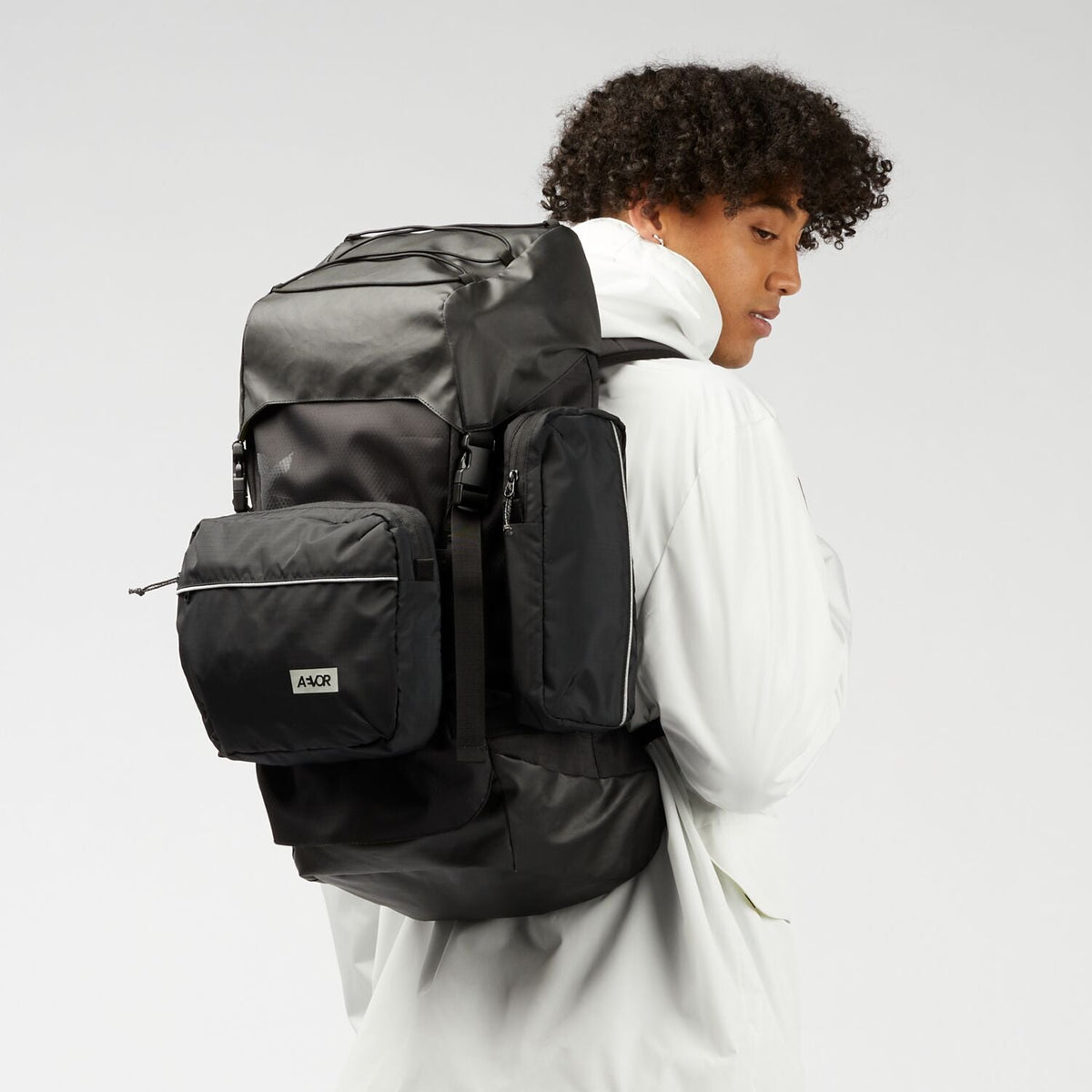 AEVOR-Explore-Unit-Large-Ripstop-Black-model-back-detail