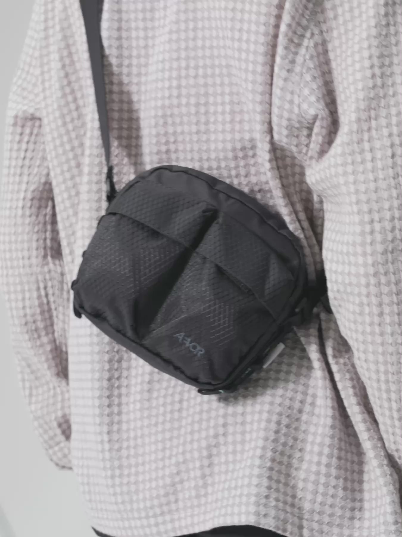 AEVOR-UT-Pouch-Utility-Black-model-video