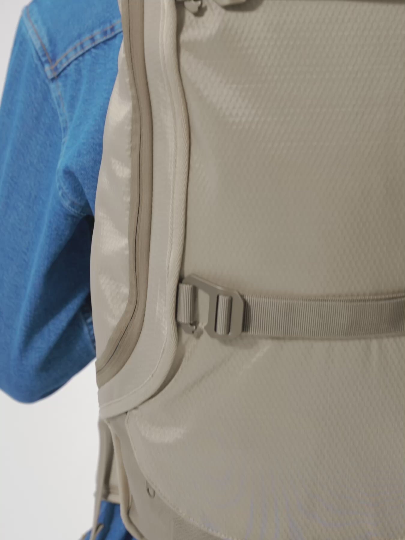 AEVOR-Travel-Pack-Proof-Venus-model-video