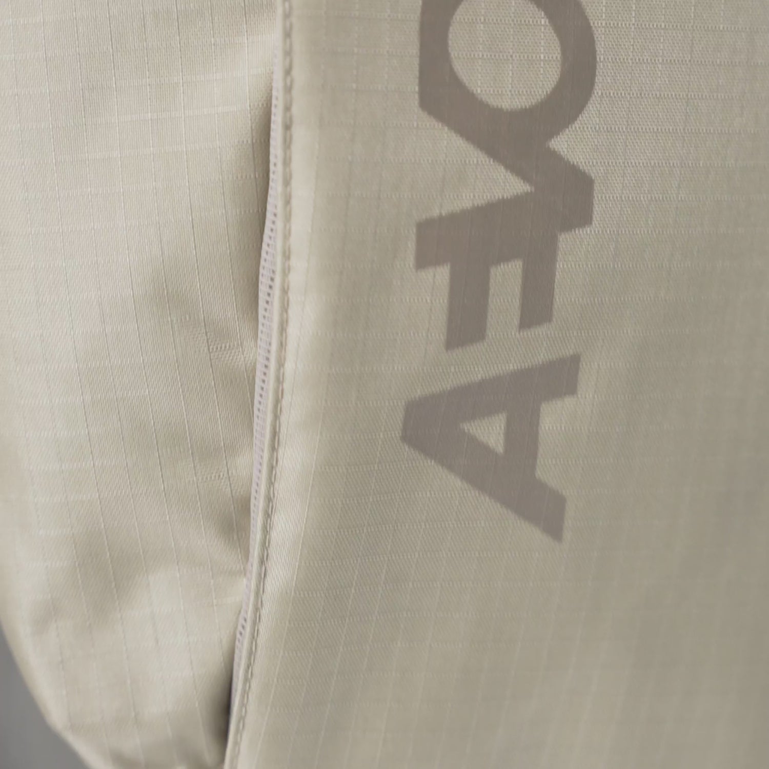 AEVOR-backpack-Rollpack-Diamond-Scorpion-model-video