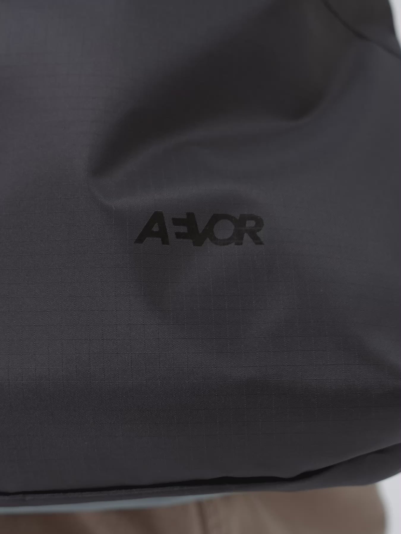 AEVOR-Shoulder-Bag-Light-Large-Ripstop-Black-model-video