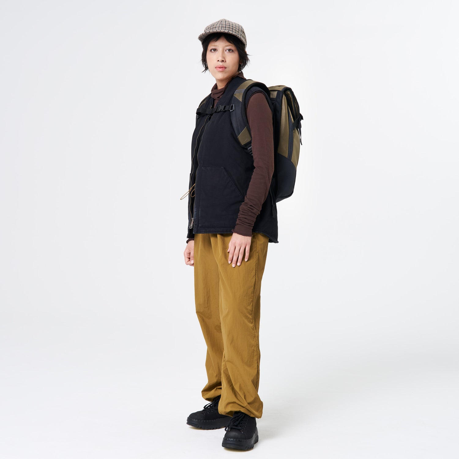 AEVOR-Daypack-Proof-Olive-Gold-model-front