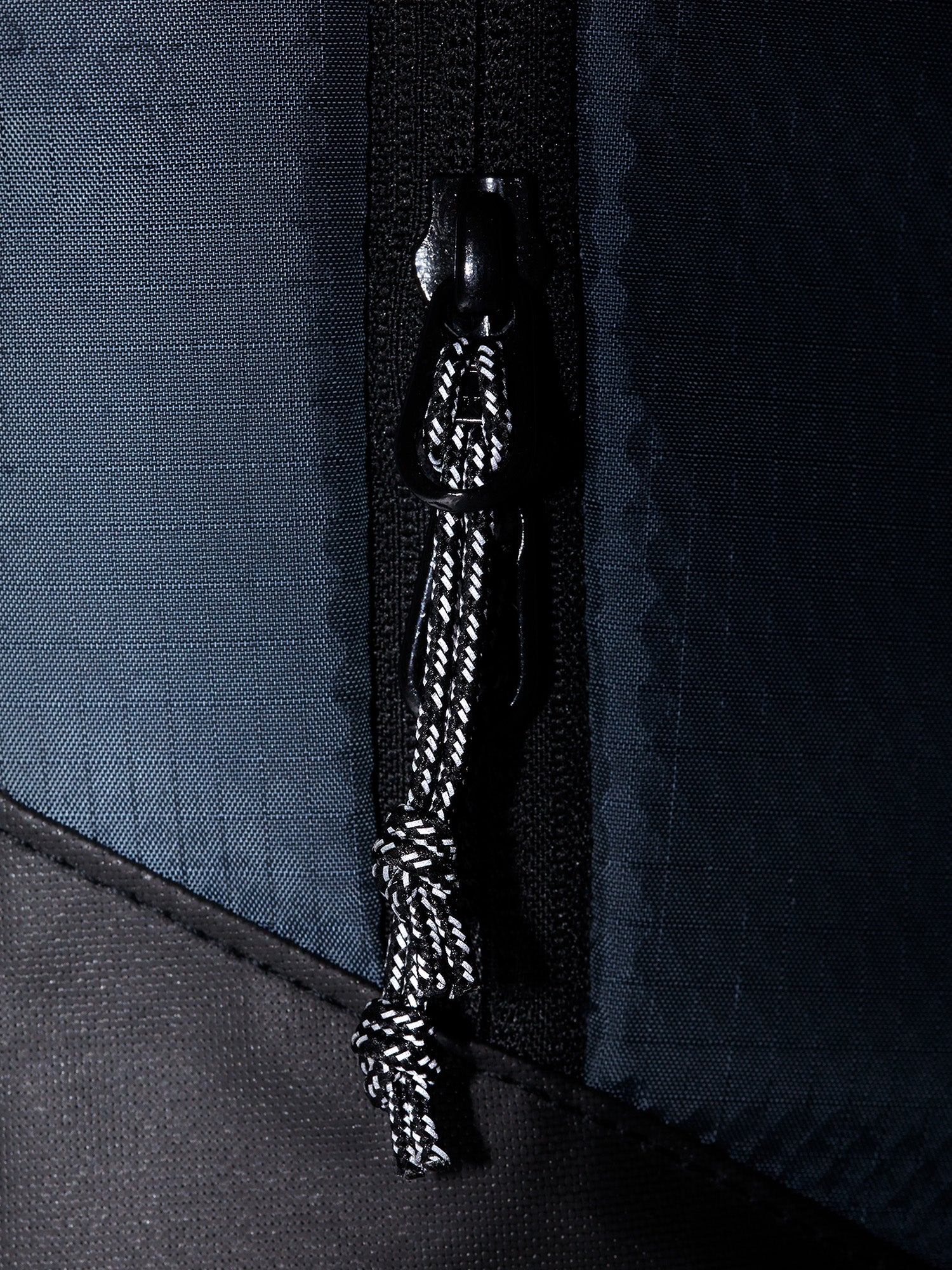 AEVOR-Daypack-Proof-Petrol-closeup-details