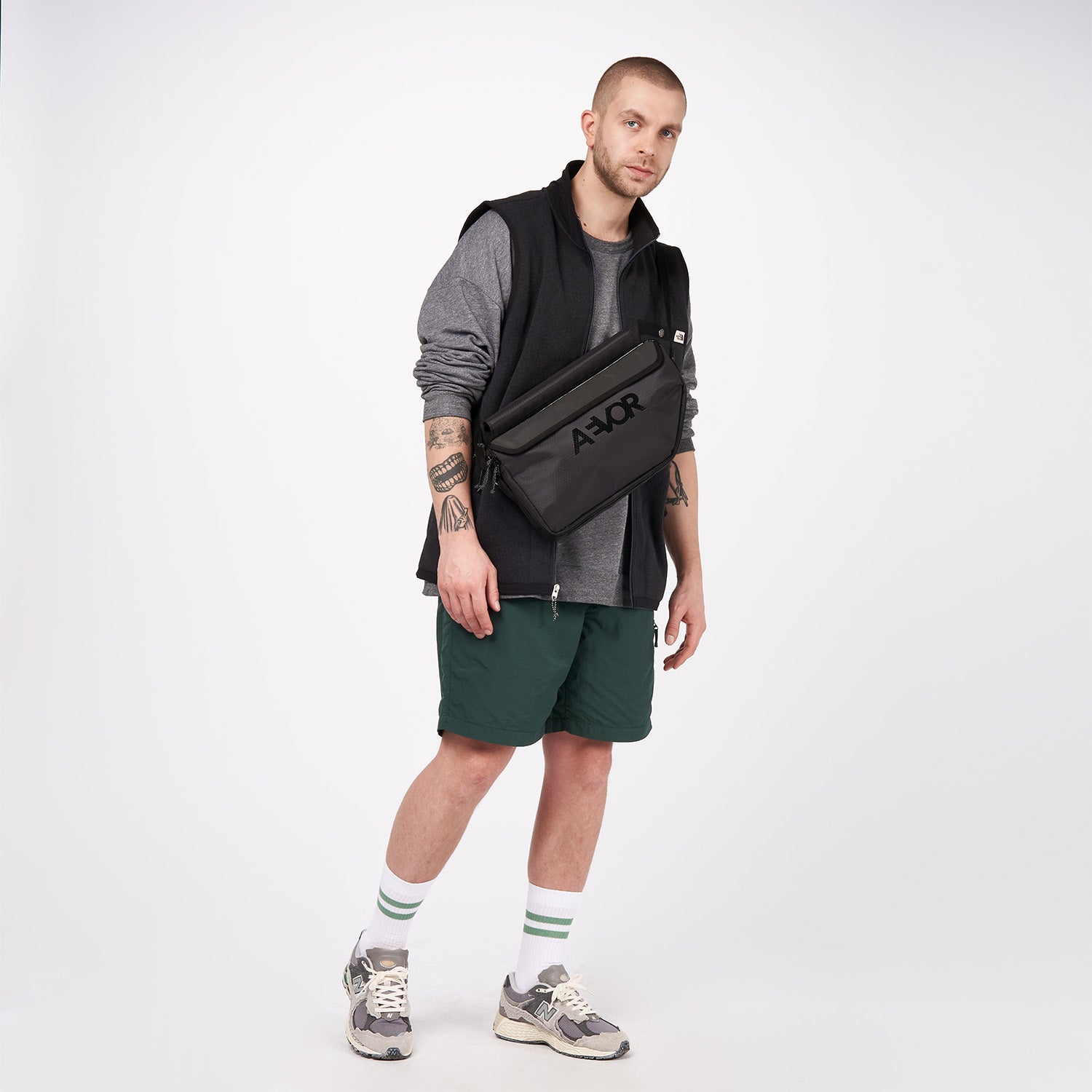 AEVOR-Frame-Bag-Large-Proof-Black-model-front