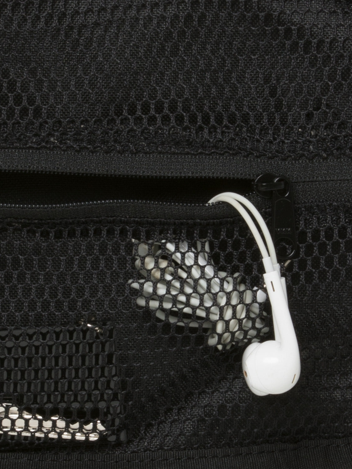 AEVOR-Hip-Bag-Plus-Black-Eclipse-detail
