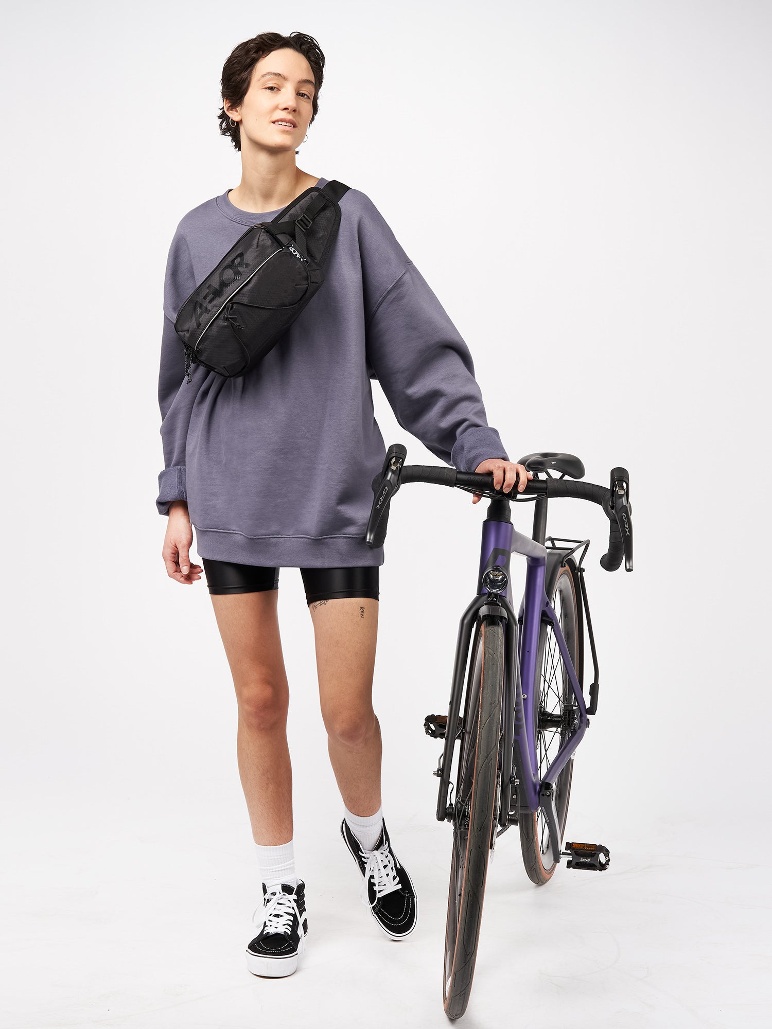 AEVOR-Bar-Bag-Proof-Black-model-front