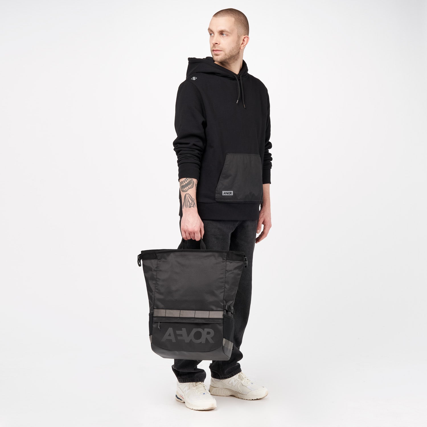 AEVOR-Triple-Bike-Bag-Proof-Black-front