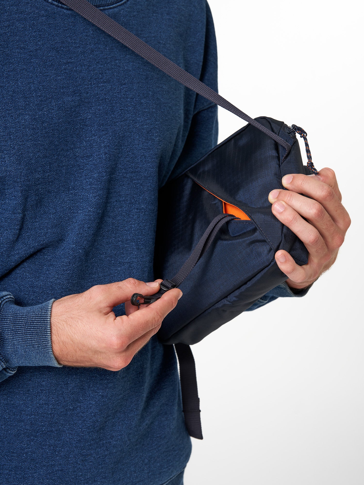 AEVOR-Sacoche-Bag-Diamond-Marine-model-details
