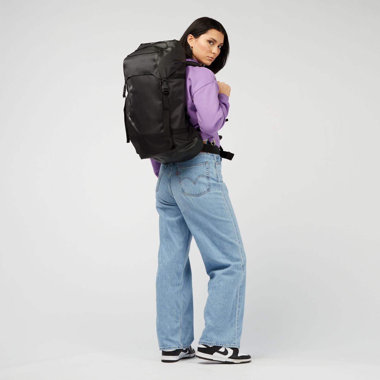 AEVOR-backpack-Explore-Pack-Proof-Black-model-side