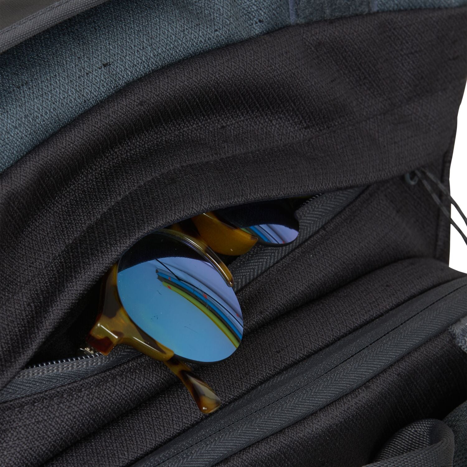 AEVOR-backpack-Travel-Pack-Bichrome-Night-detail