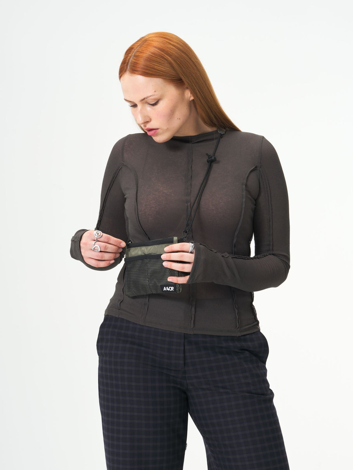 AEVOR-Chest-Pouch-Ripstop-Violett-Sage-model-female-front