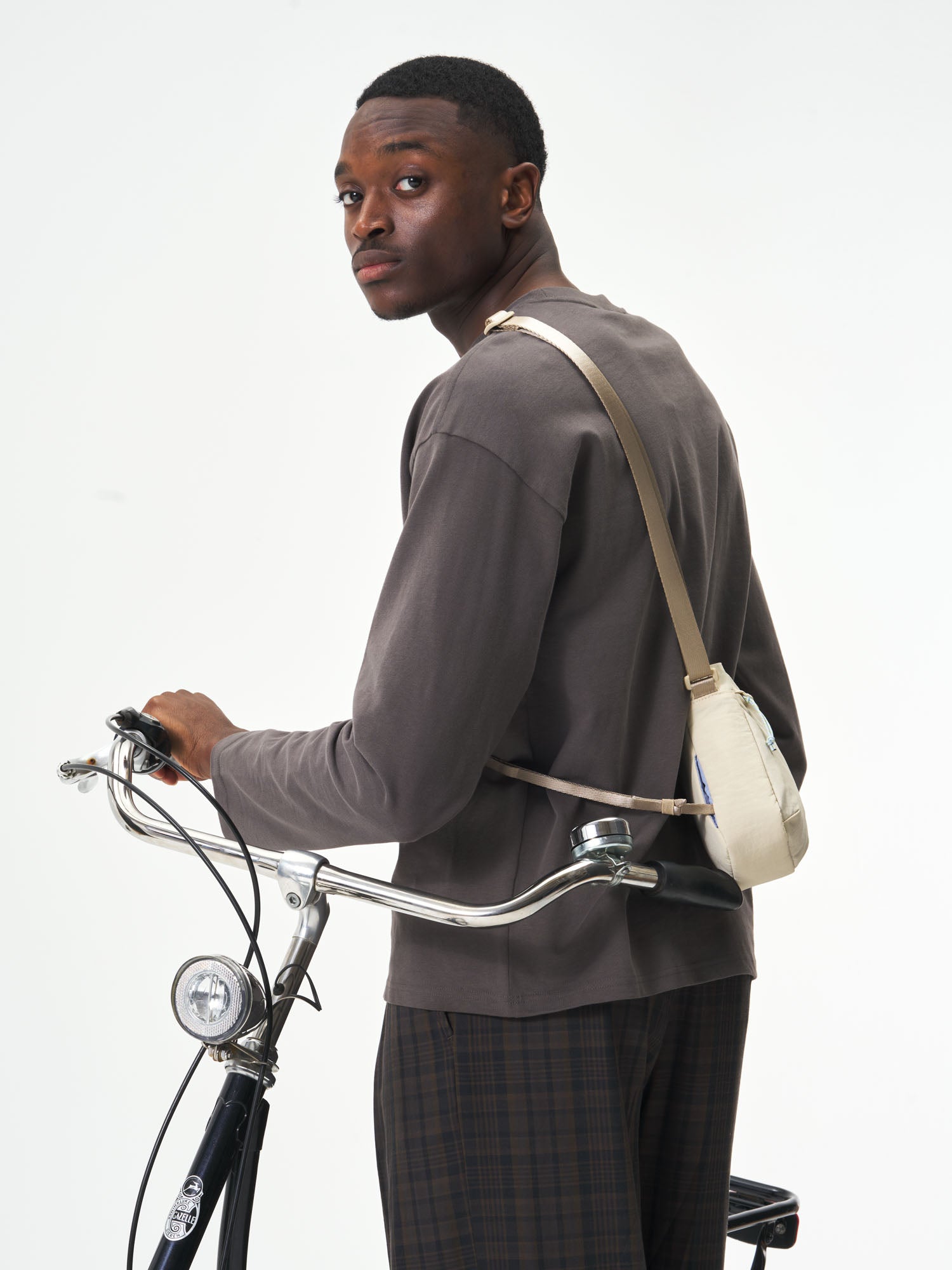 AEVOR-Easy-Ride-Pouch-Off-White-model-male-side