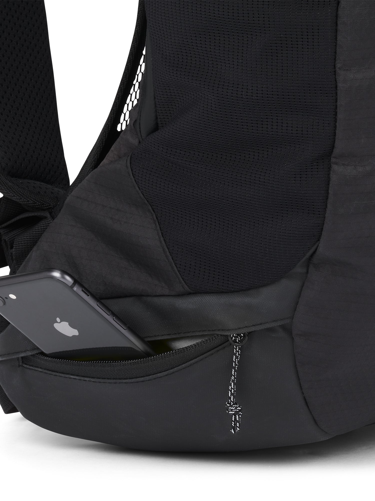 AEVOR-Bike-Pack-Proof-Black-closeup-details