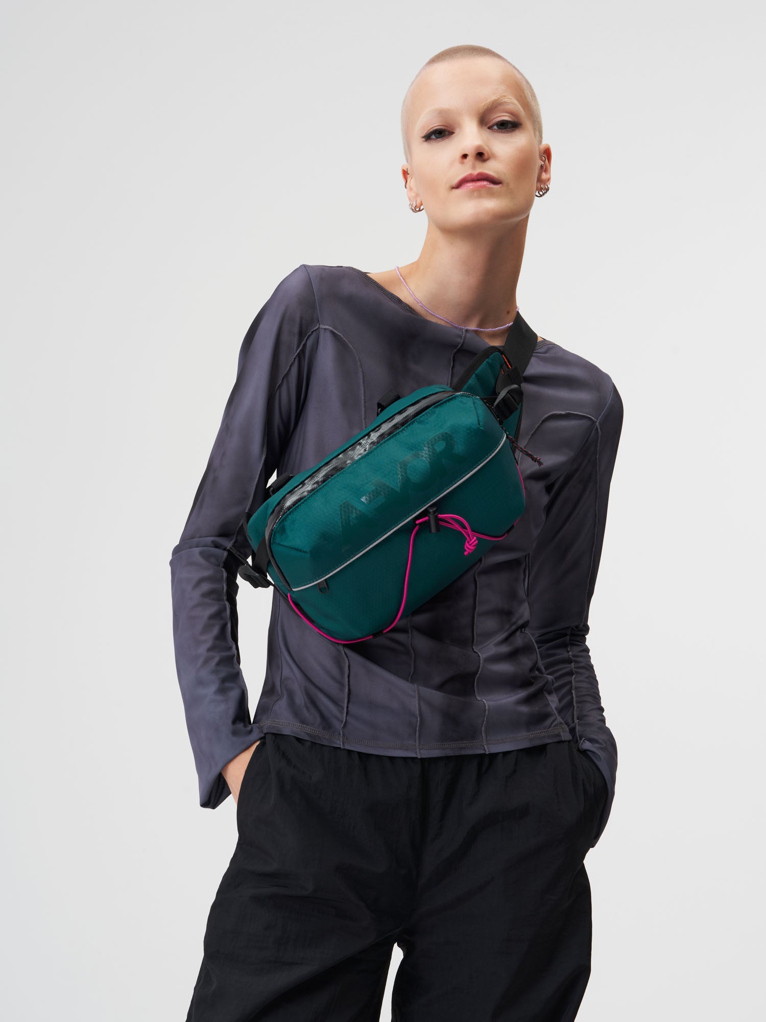 Bar-Bag-Proof-Evergreen-model-female-front