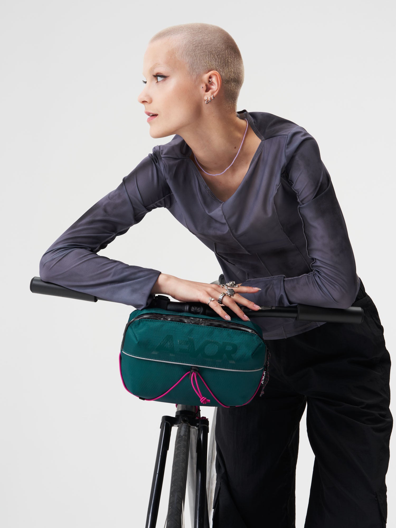 Bar-Bag-Proof-Evergreen-model-front