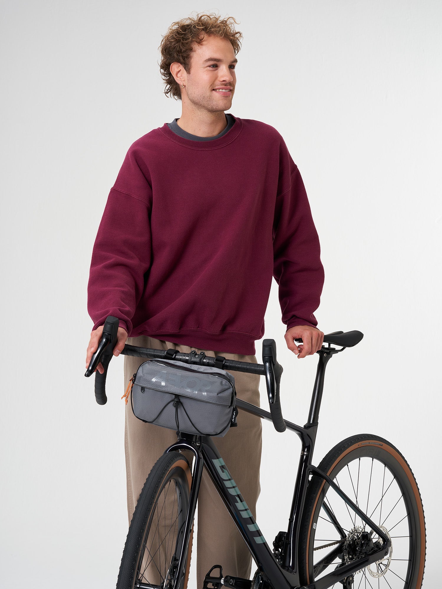 AEVOR-Bar-Bag-Proof-Sundown-model-front-details
