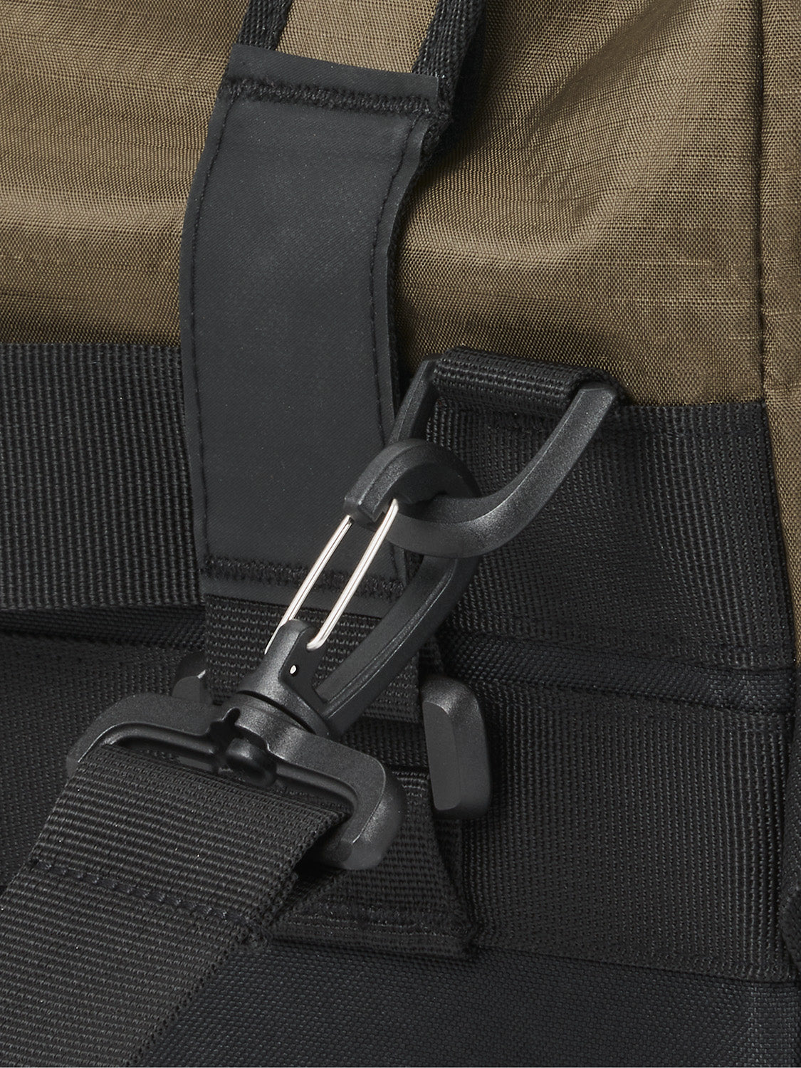 AEVOR-Triple-Bike-Bag-Proof-Olive-Gold-detail