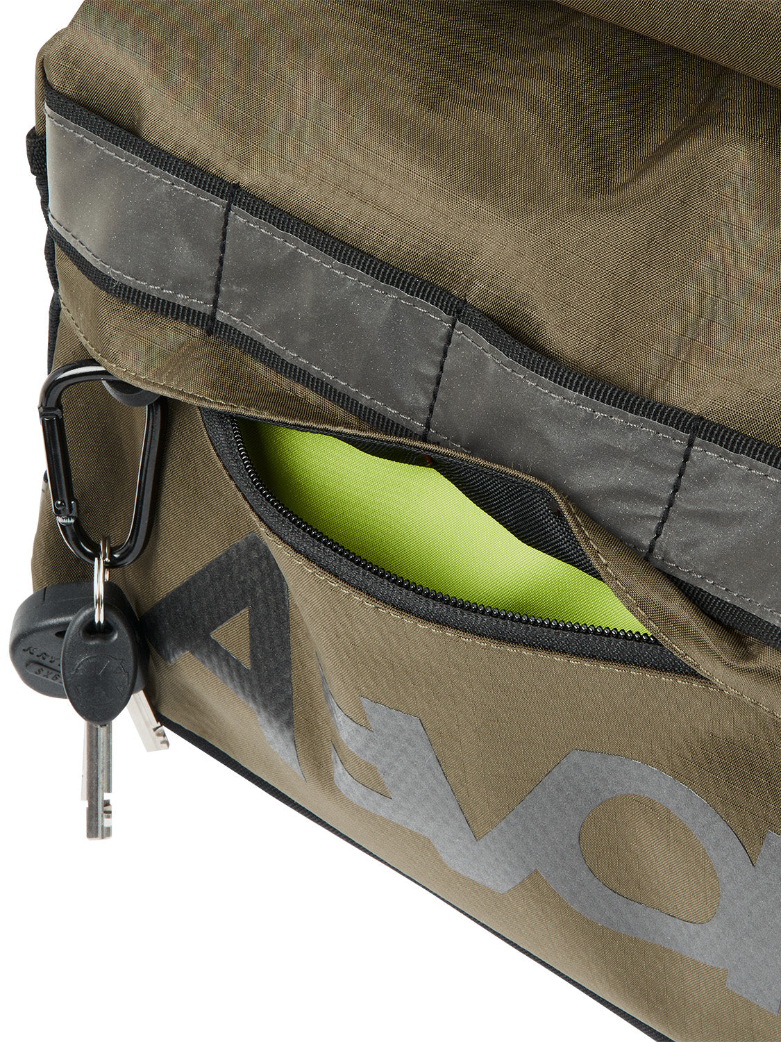 AEVOR-Triple-Bike-Bag-Proof-Olive-Gold-detail